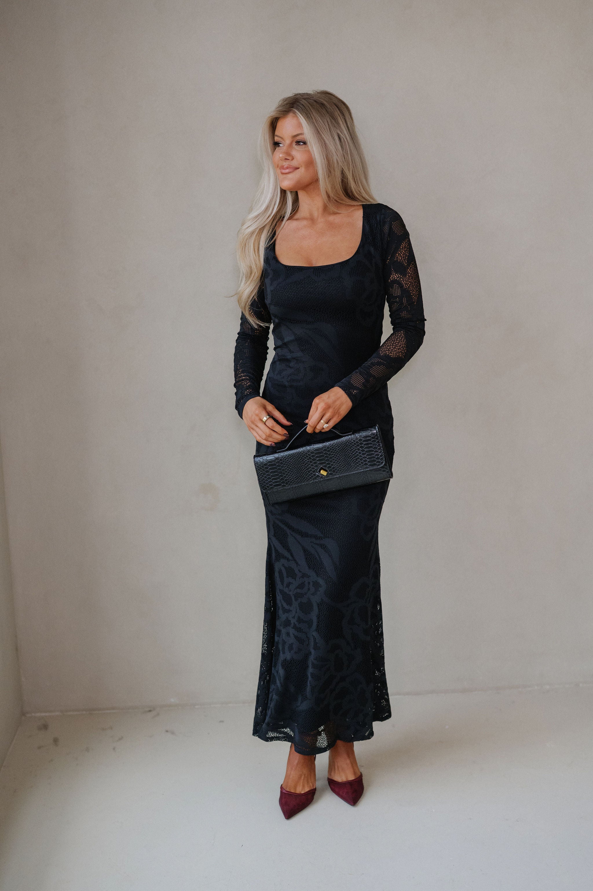 Scoop Neck Maxi Dress-Black