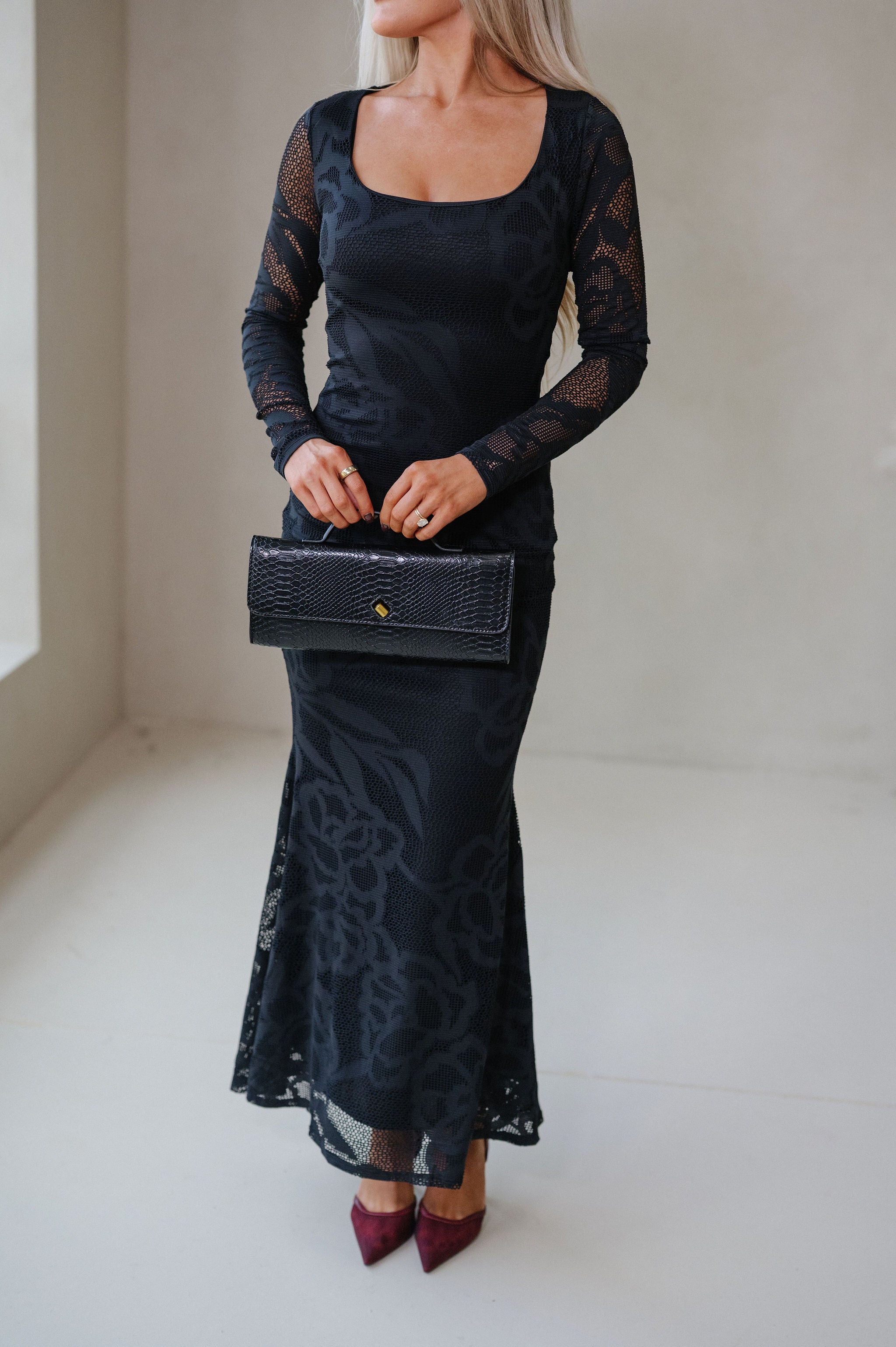 Scoop Neck Maxi Dress-Black