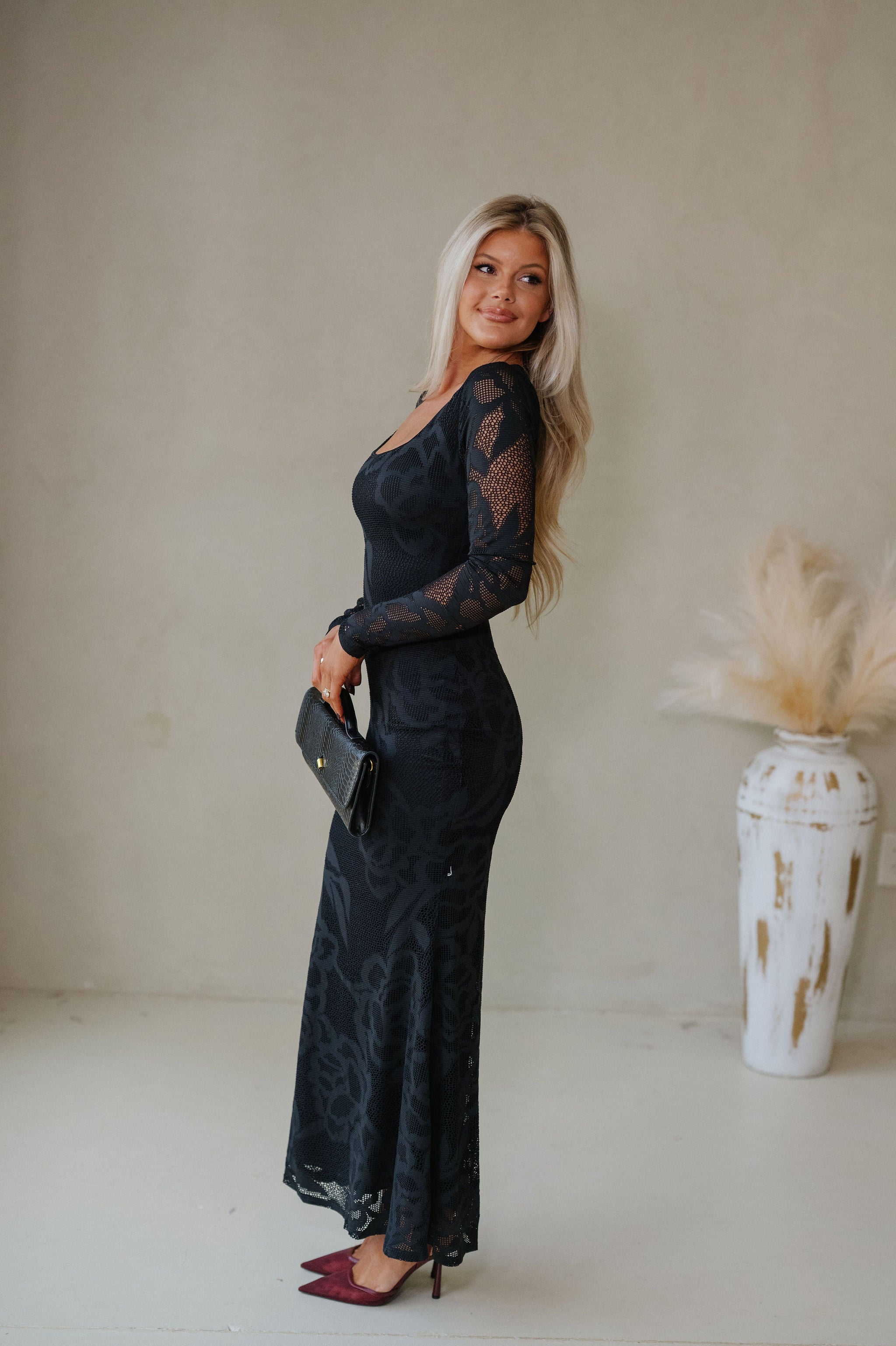 Scoop Neck Maxi Dress-Black
