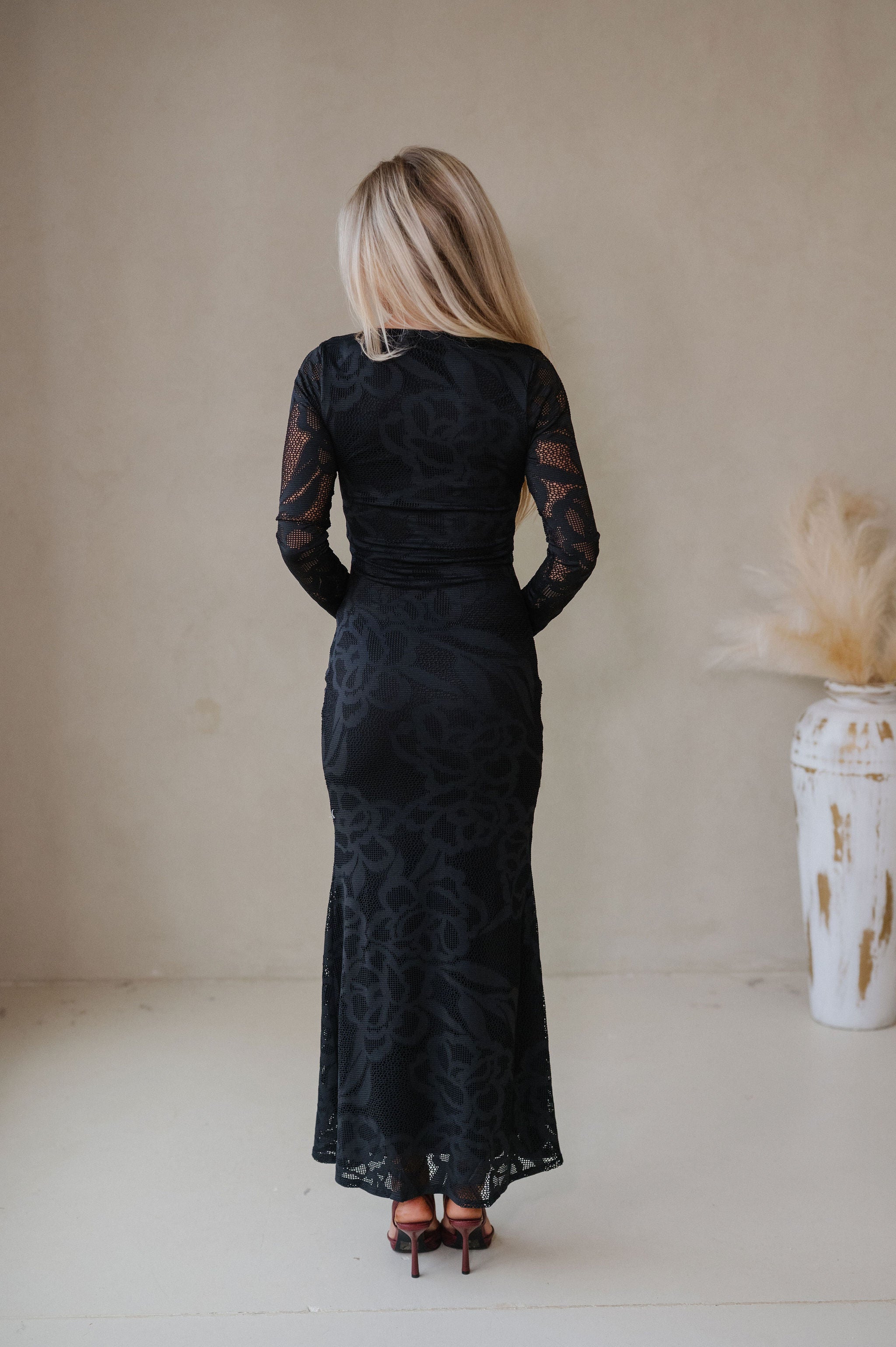 Scoop Neck Maxi Dress-Black