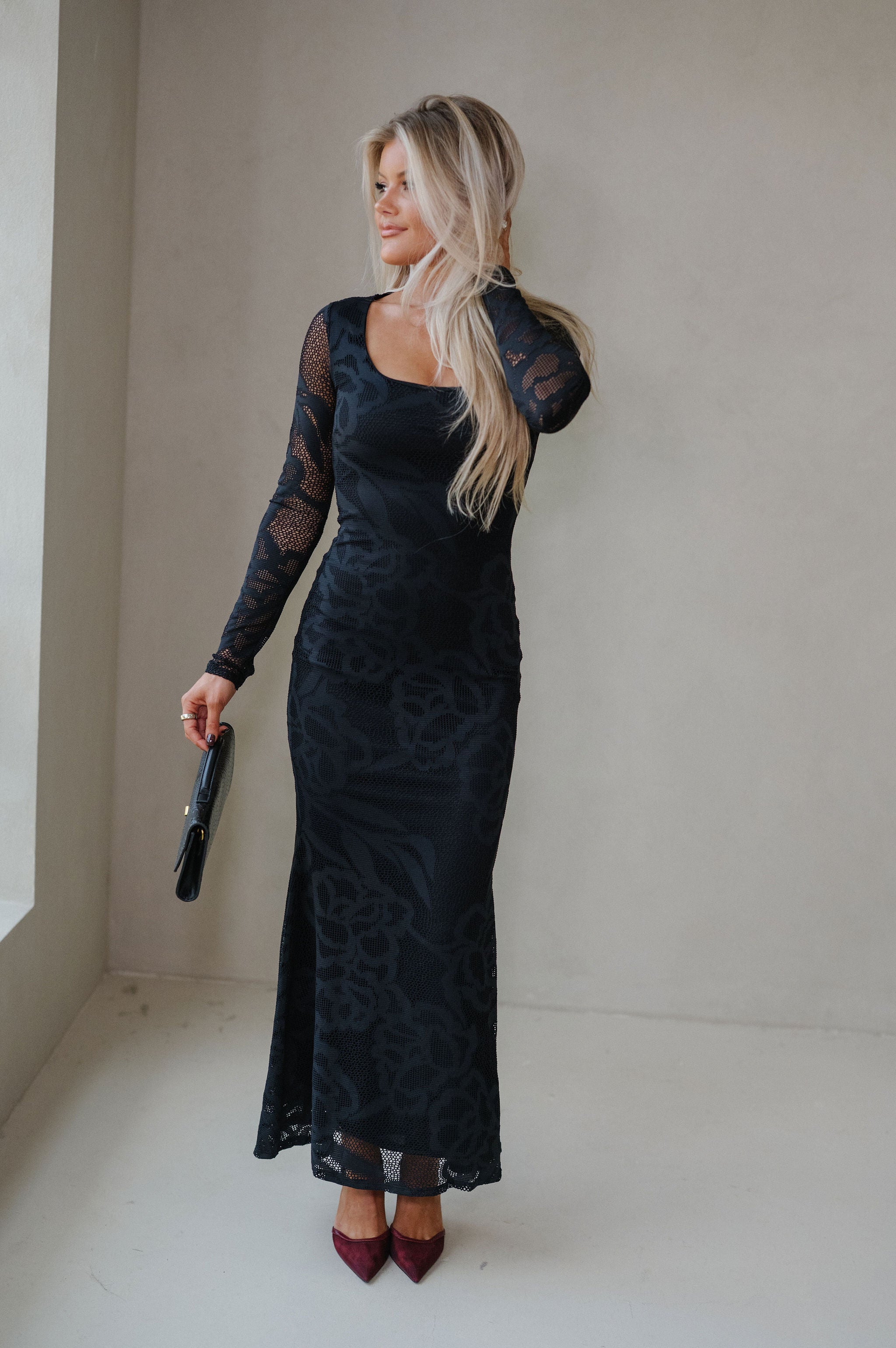 Scoop Neck Maxi Dress-Black