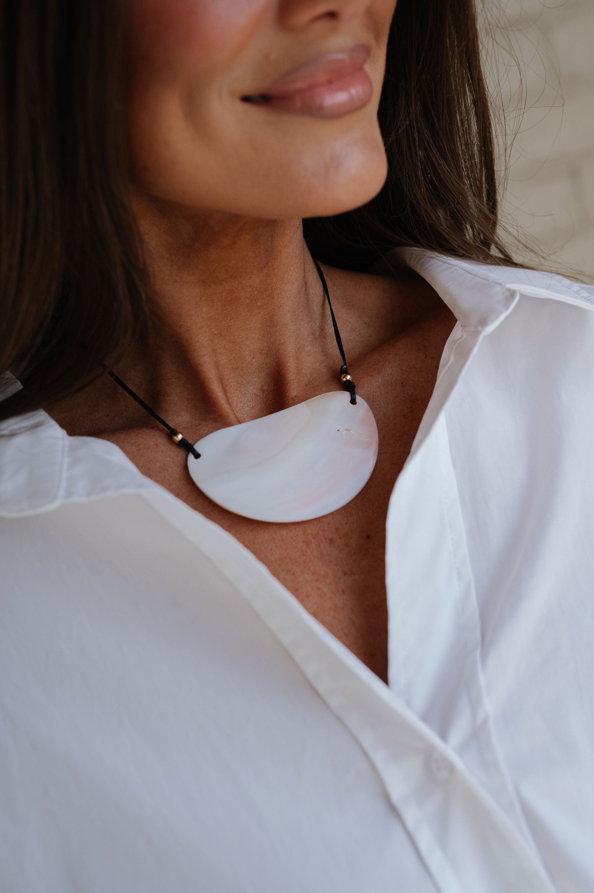 Mother of Pearl Pendant Leather Necklace