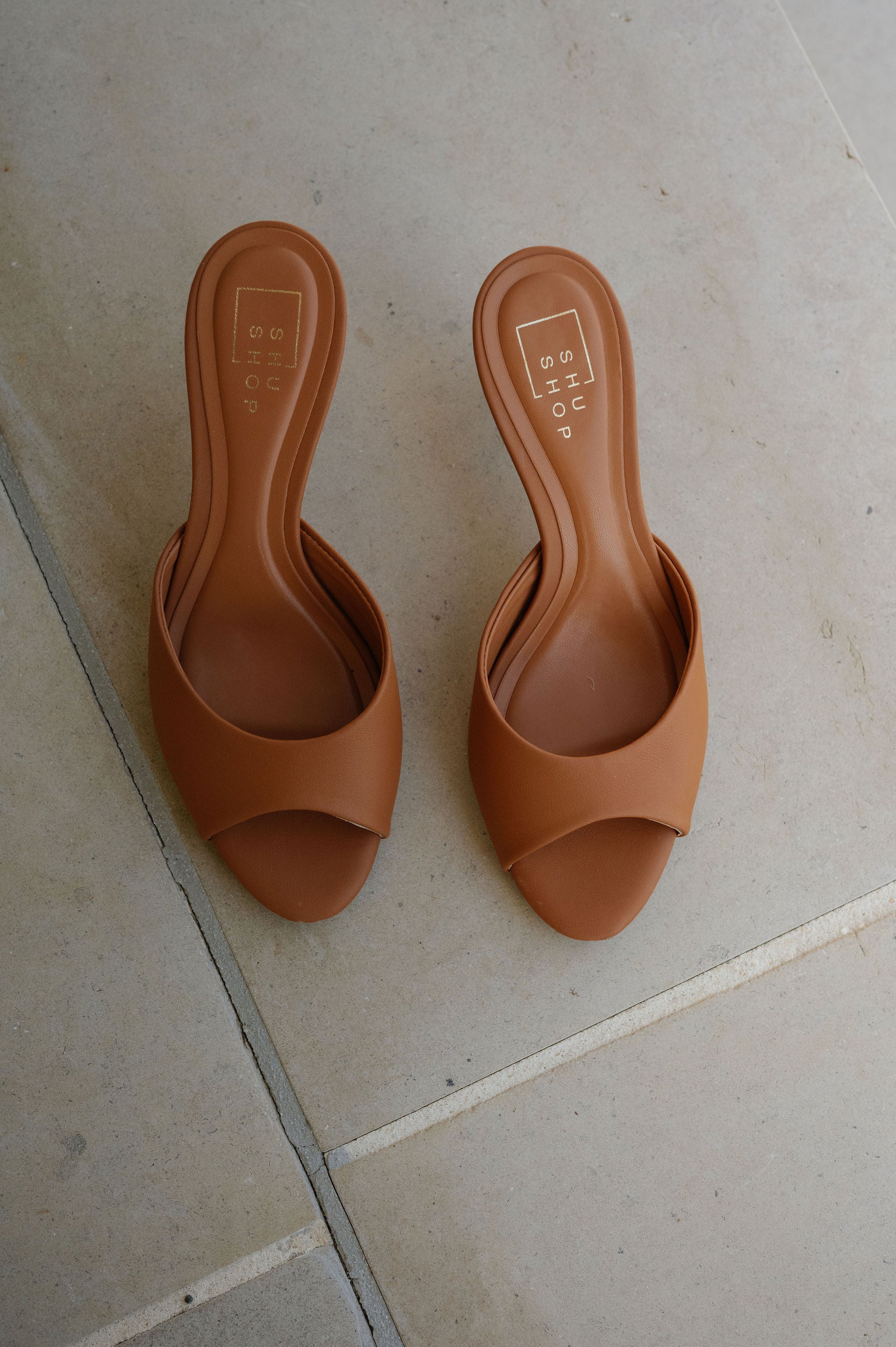 Elanie Heel-Camel