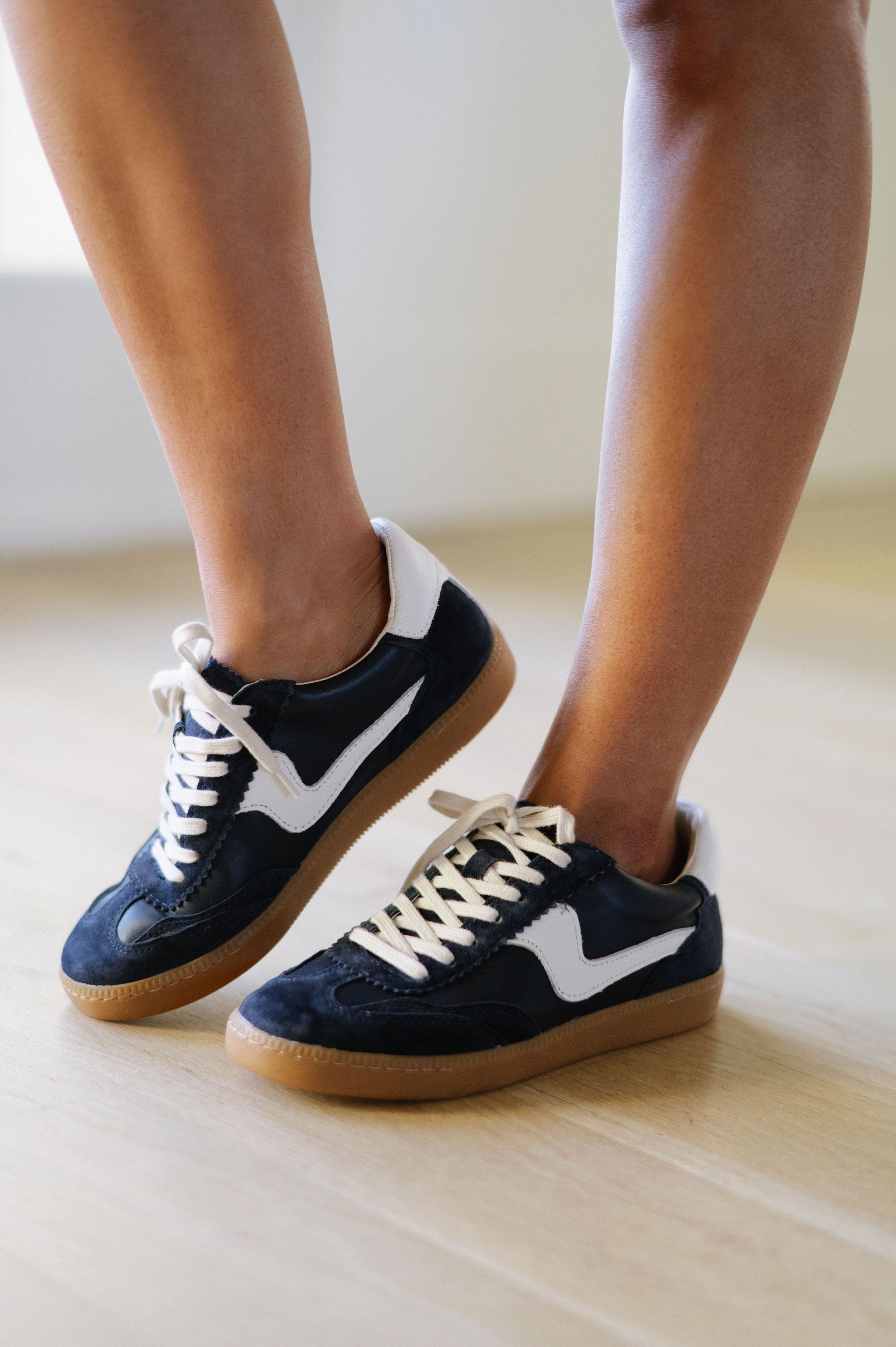 Notice Sneaker-Navy Multi Dolce Vita