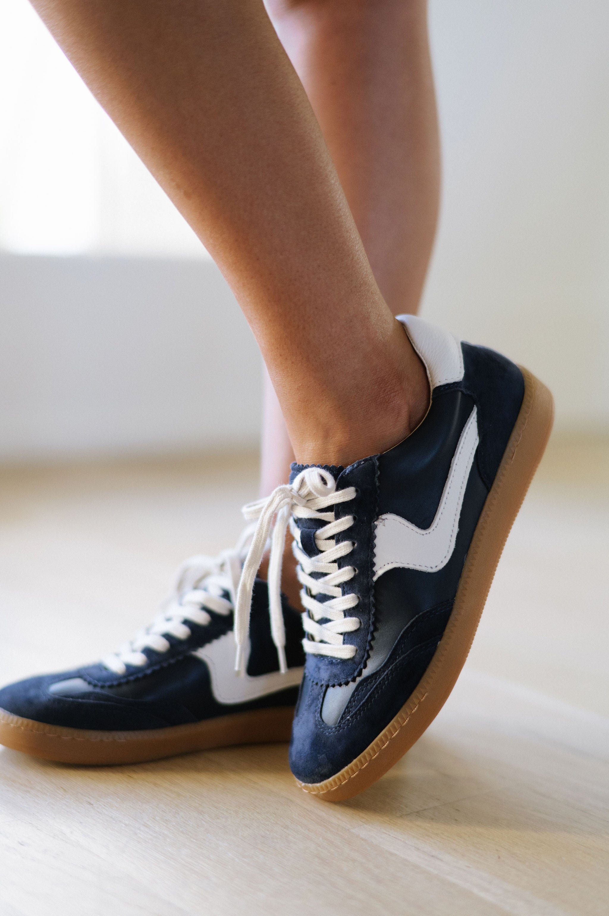 Notice Sneaker-Navy Multi Dolce Vita