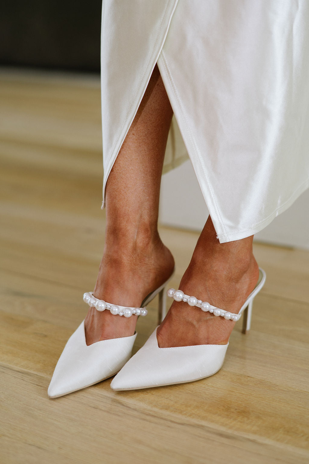 Kanika Pearl Mid Heels-Vanilla/ DOLCE VITA