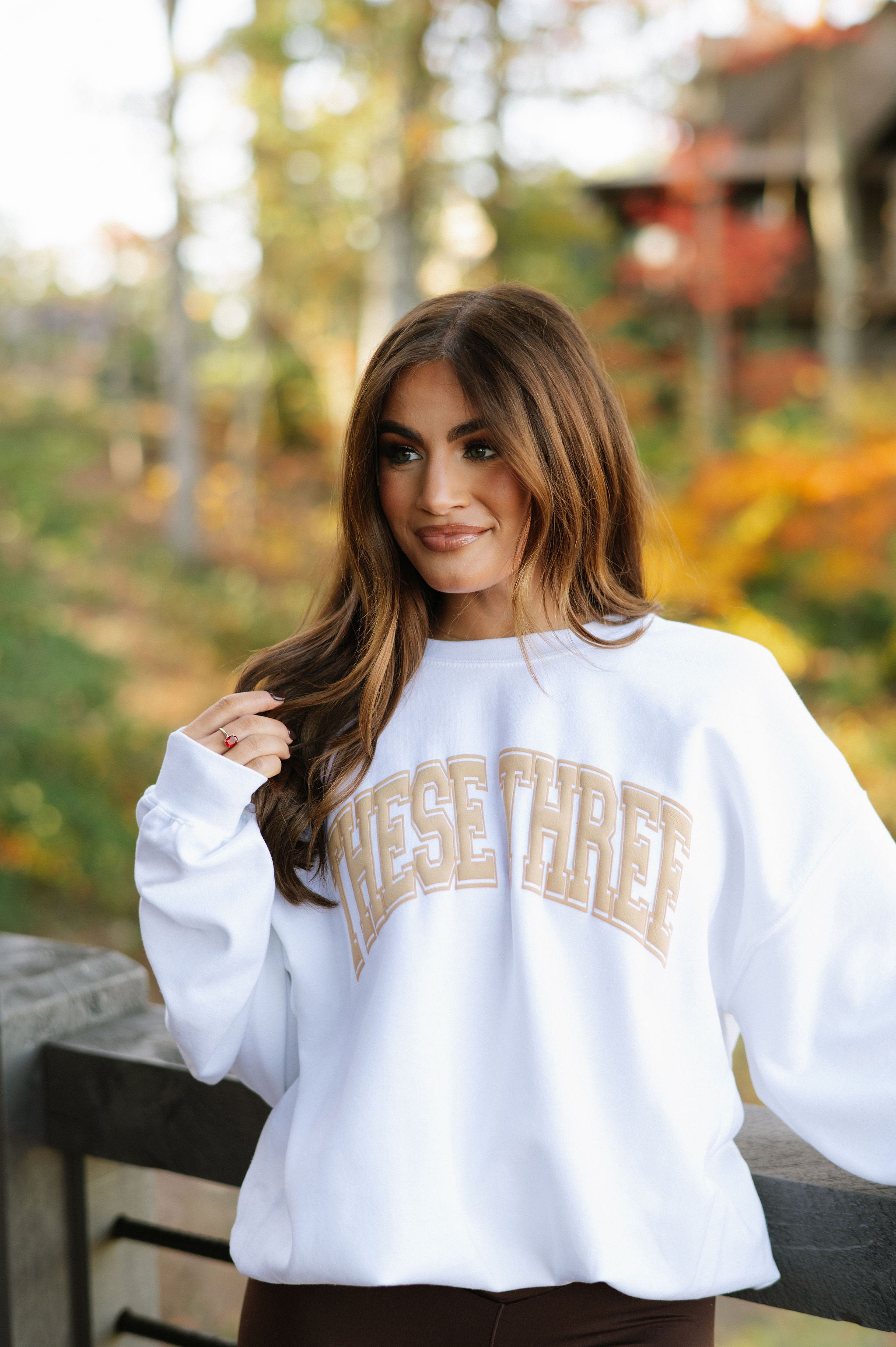 These Three Sweatshirt-White/Tan