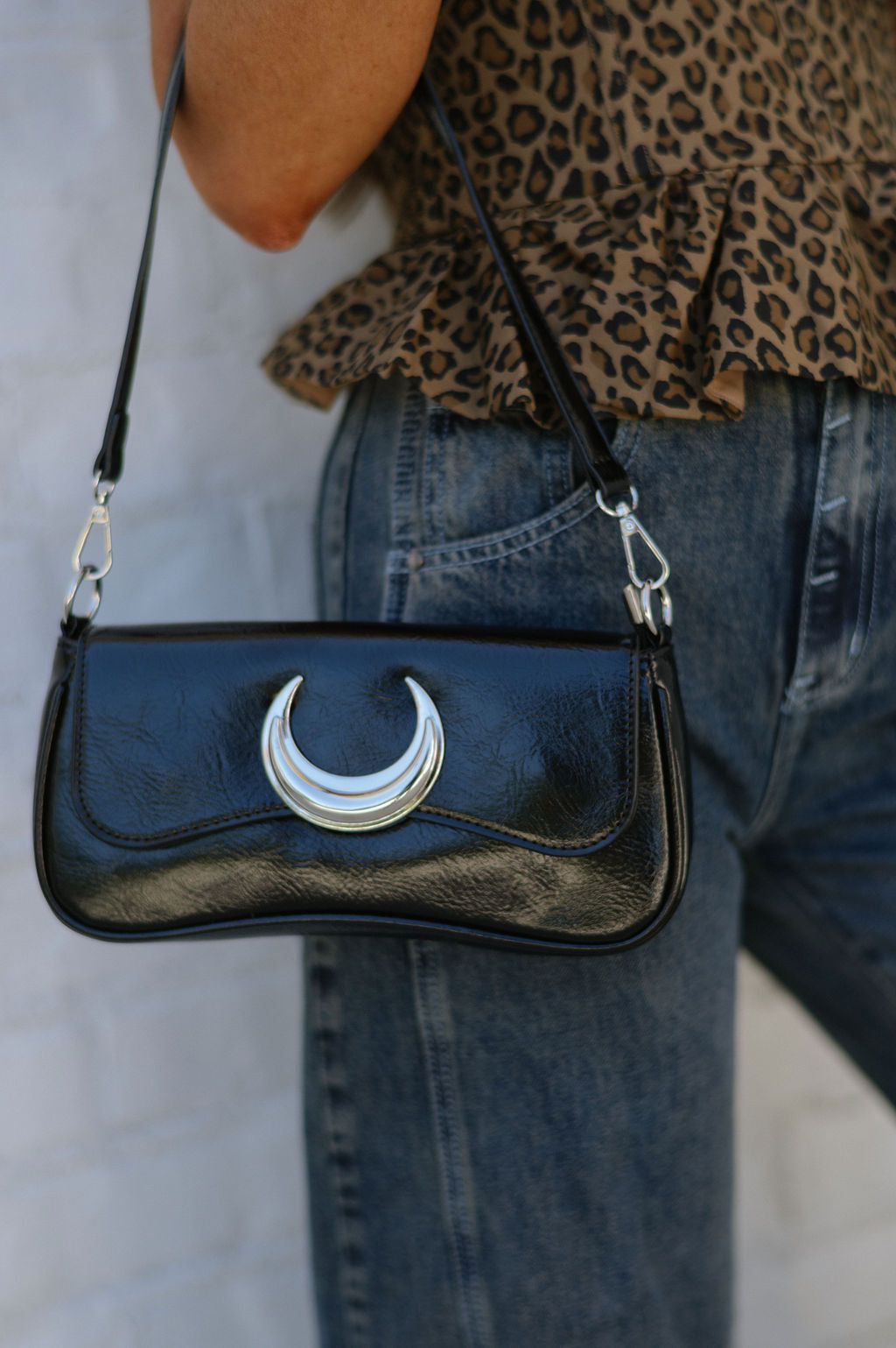 Moon Chain Shoulder Bag-Black