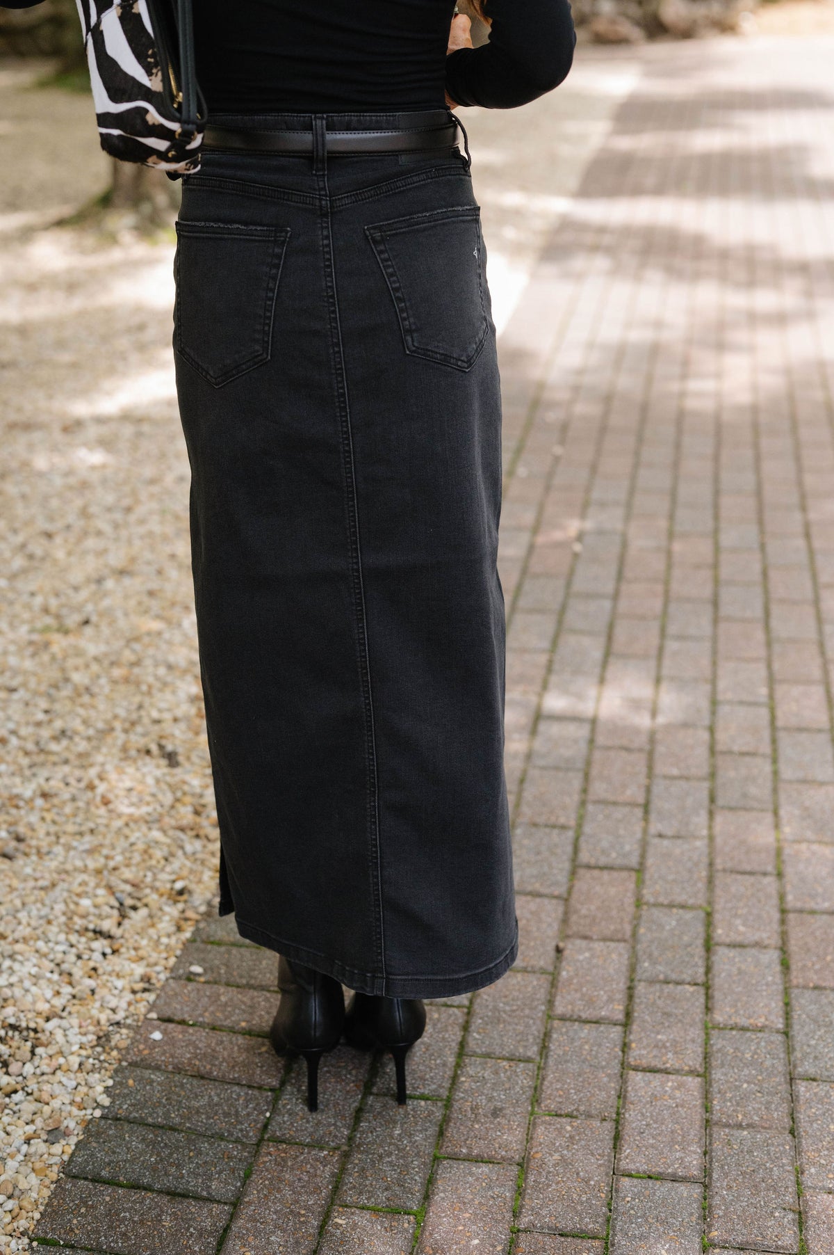 Miley Side Slit Midi Skirt-Black