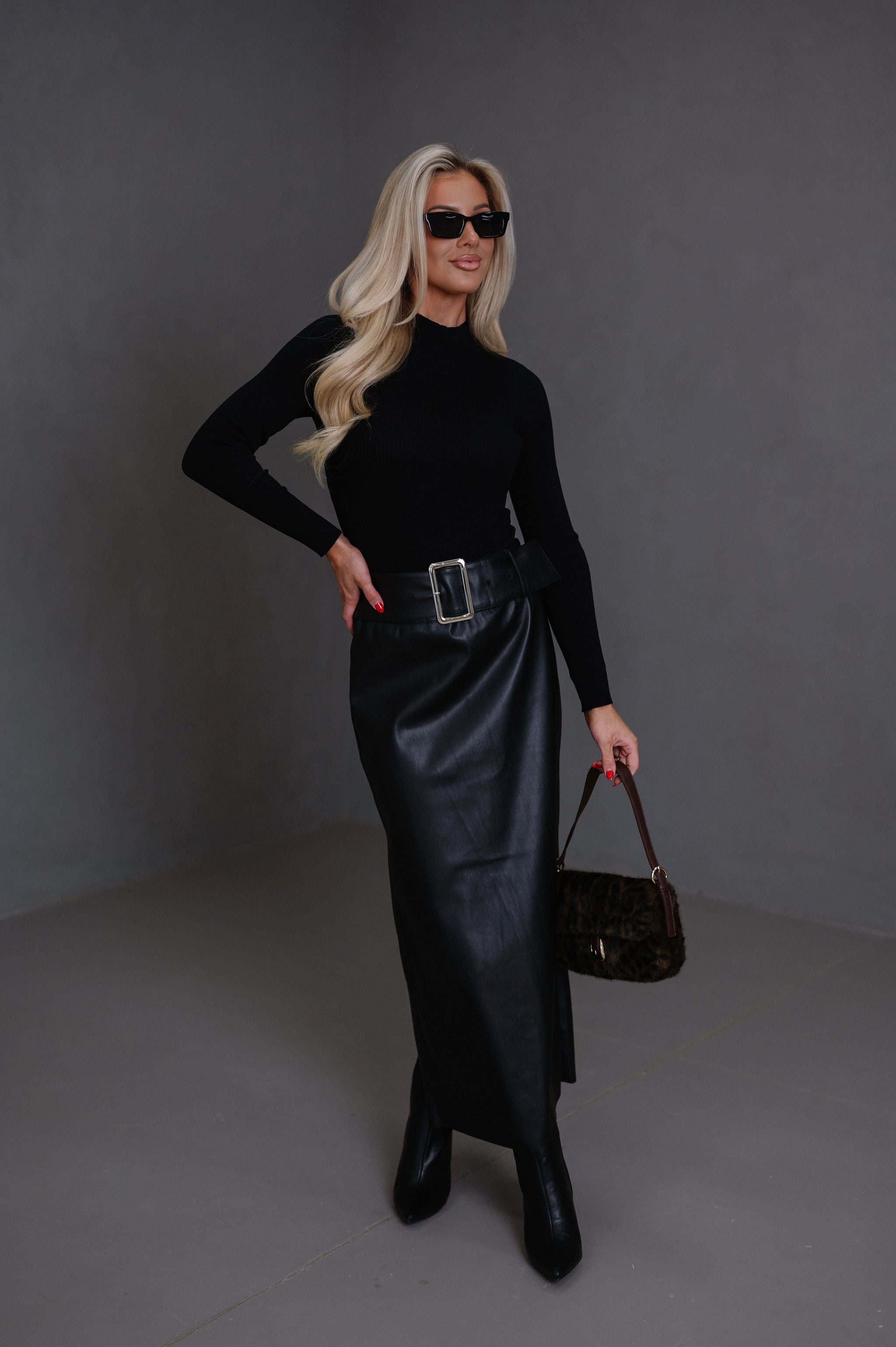 Buckle Waist Back Slit Skirt-Black