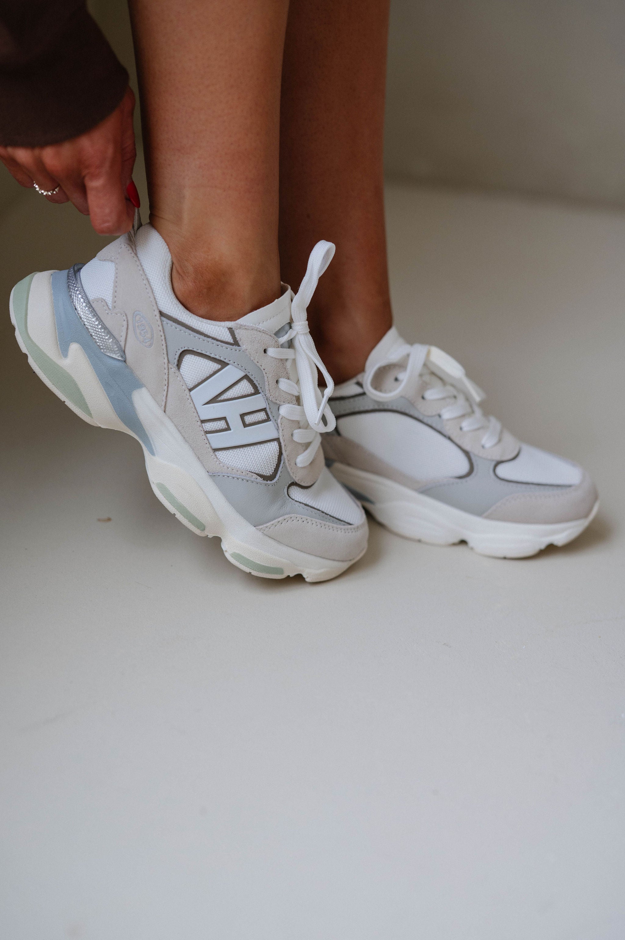 Dash 12 Sneakers-White/Taupe