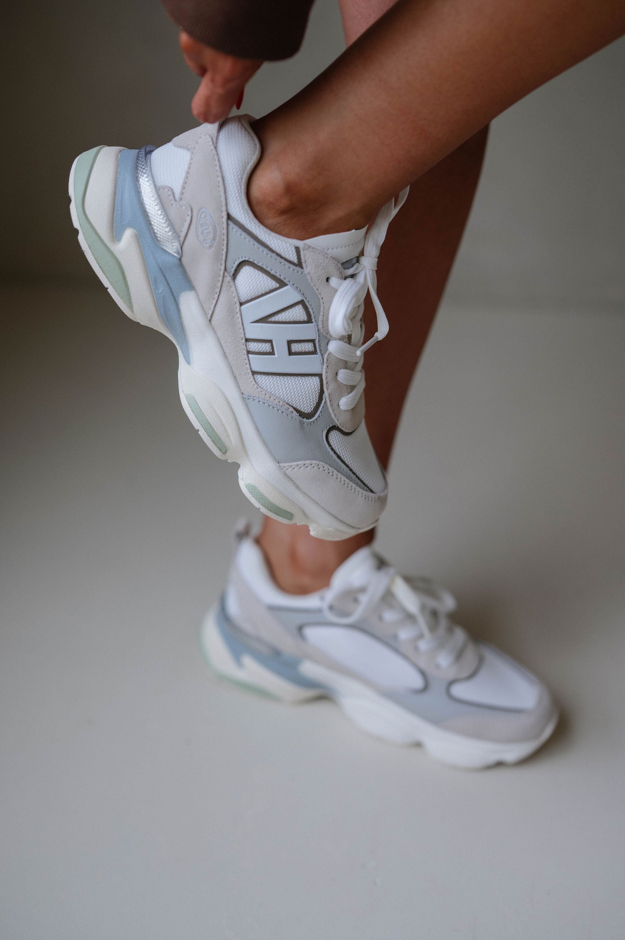 Dash 12 Sneakers-White/Taupe