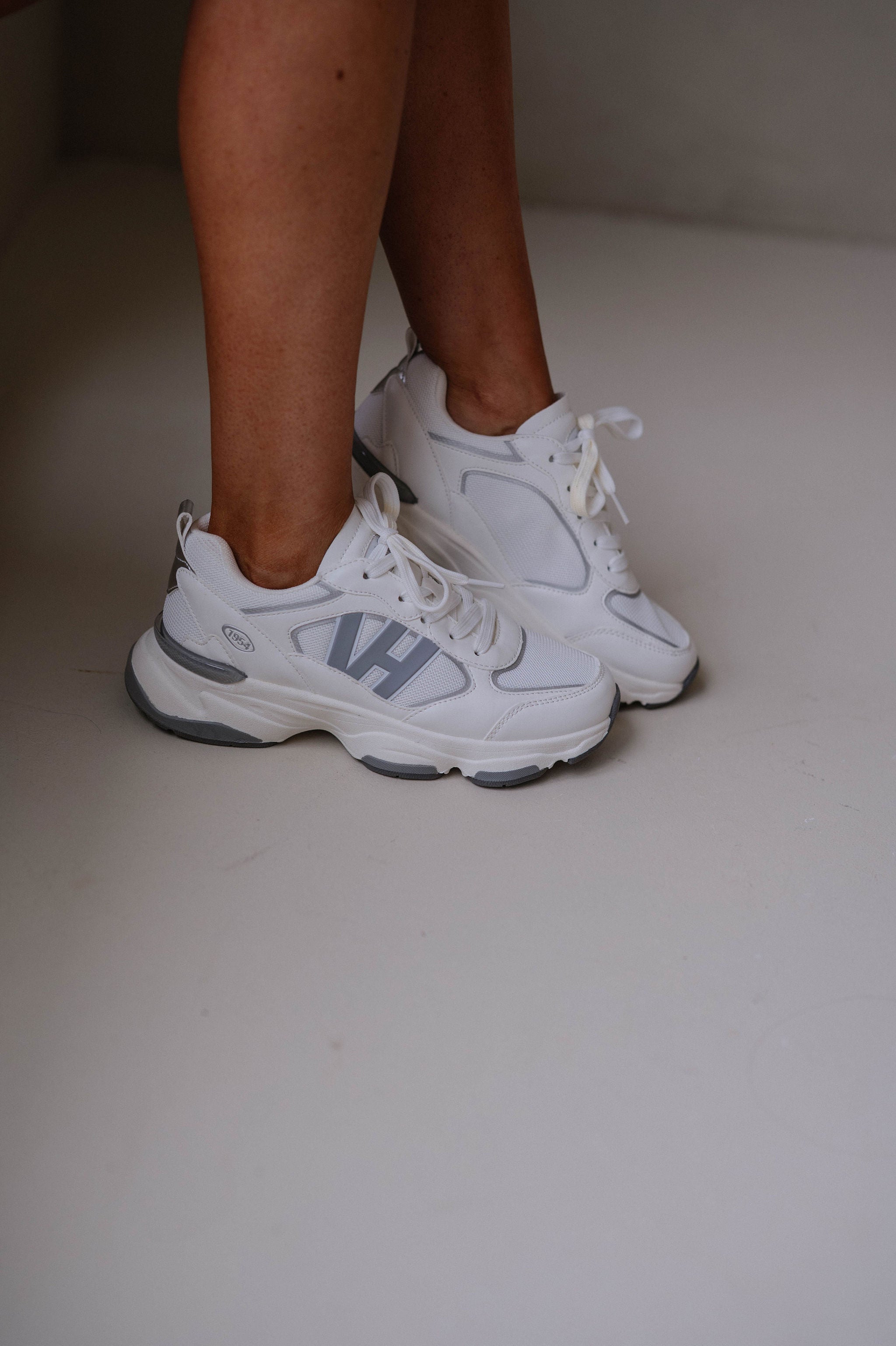 Dash 10 Sneakers-White/Grey