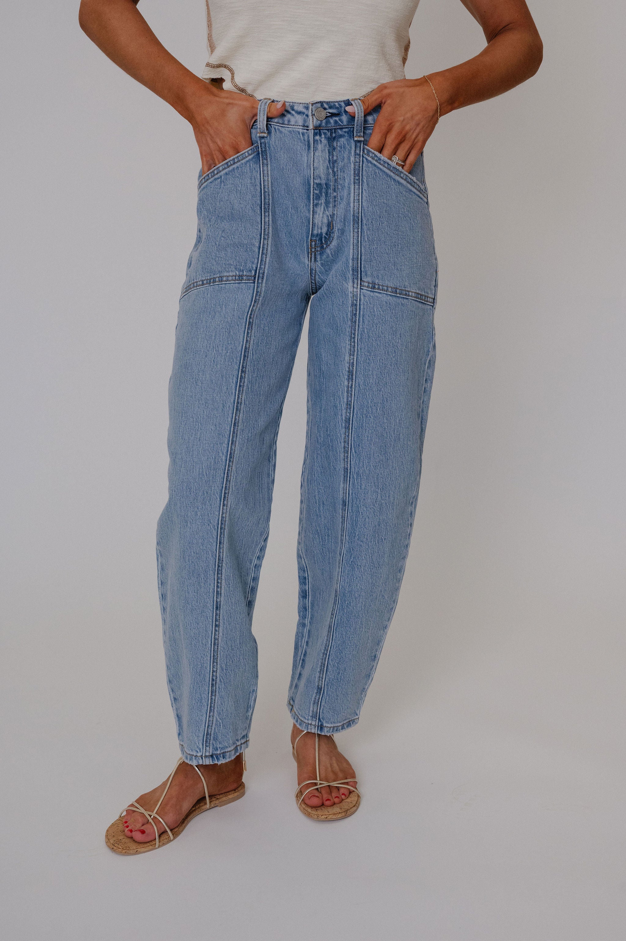 Ava Barrel Jeans-Light Wash