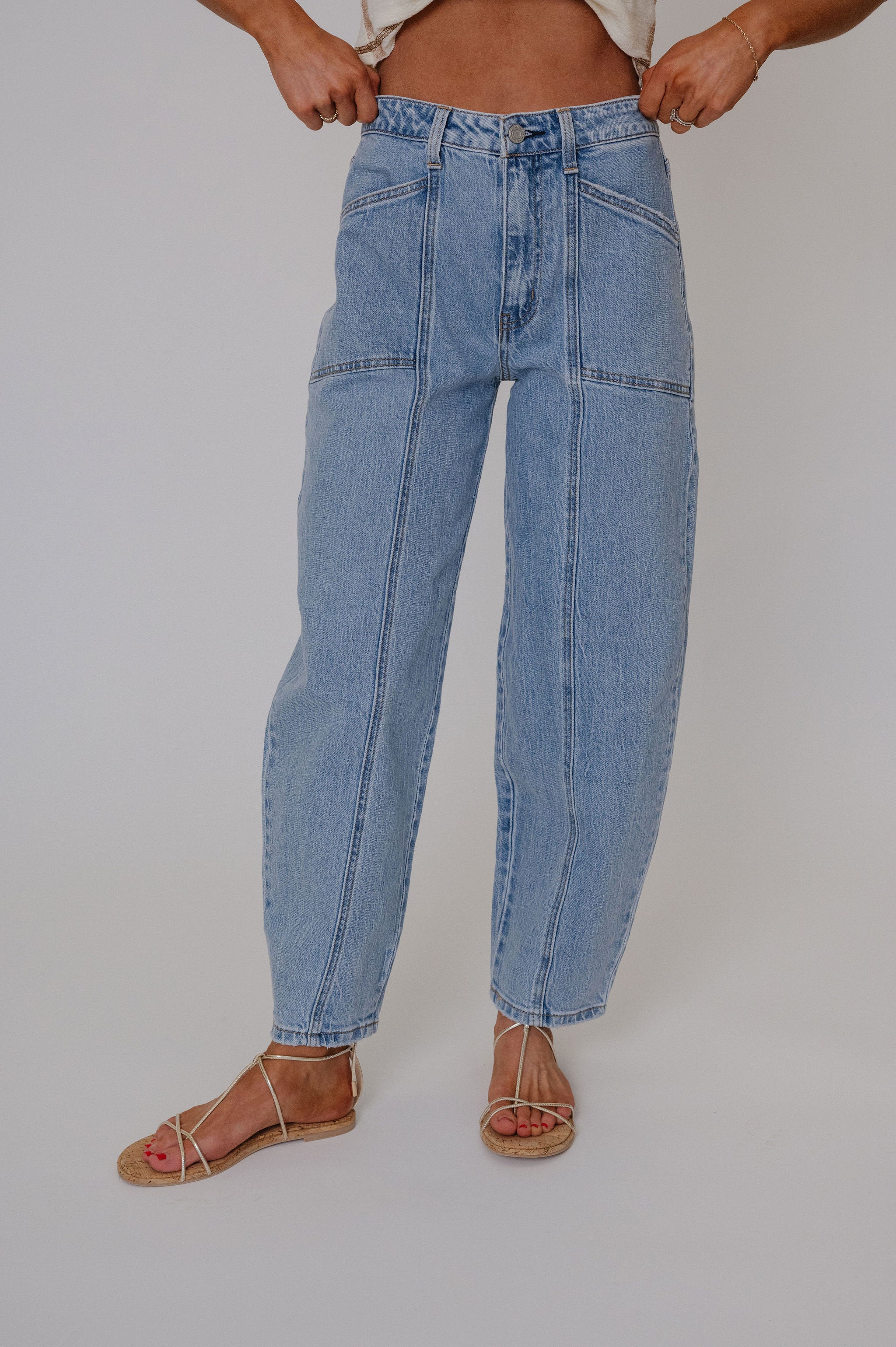 Ava Barrel Jeans-Light Wash
