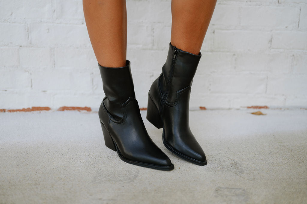 Victoria Boots-Black//MODEL PAIR SIZE 8