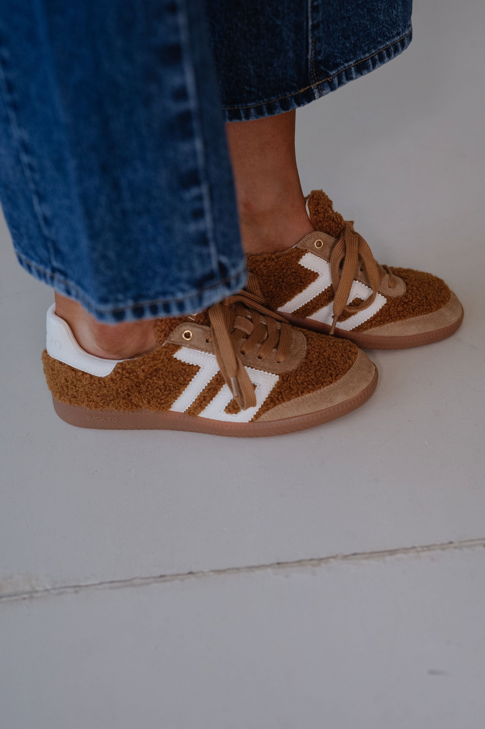 Back 70 Cloud Teddy Sneakers-Tobacco/White