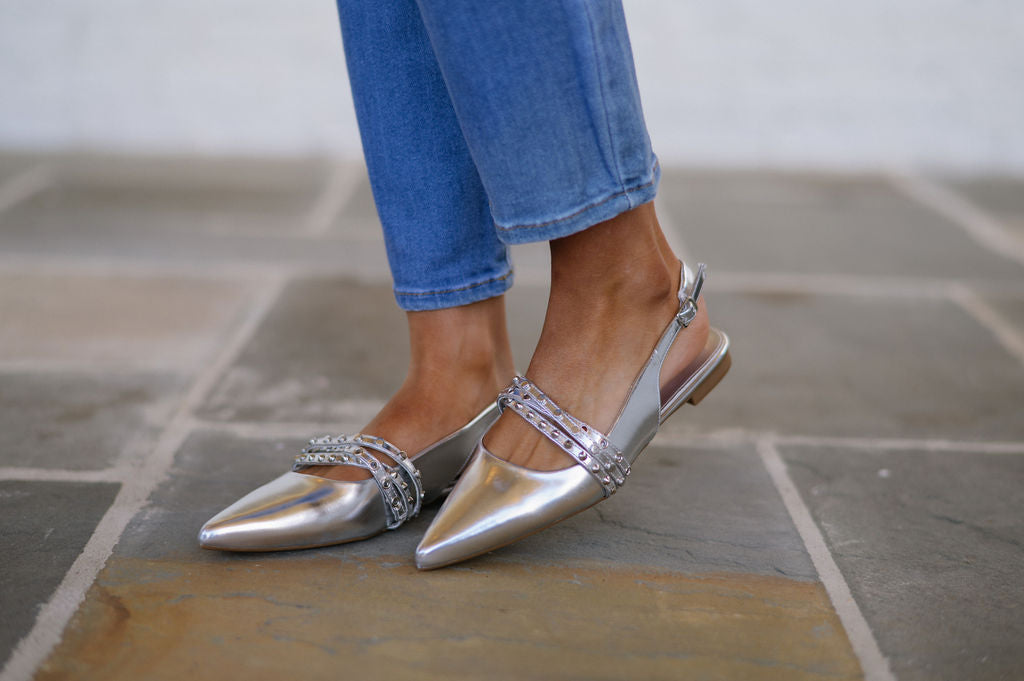 Sarra Flats-Silver//MODEL PAIR SIZE 8