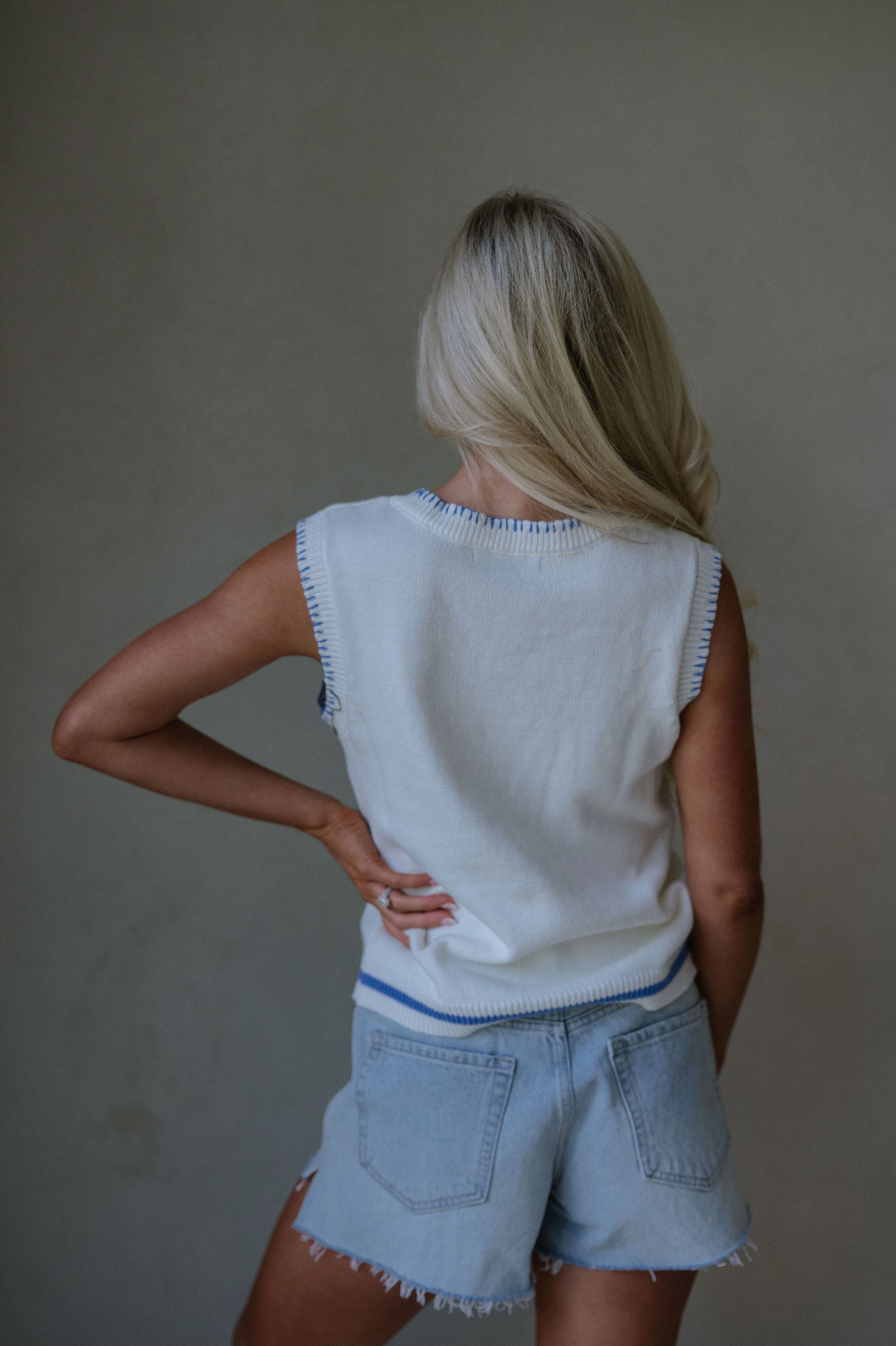 Fish Print Sweater Vest-White/Blue