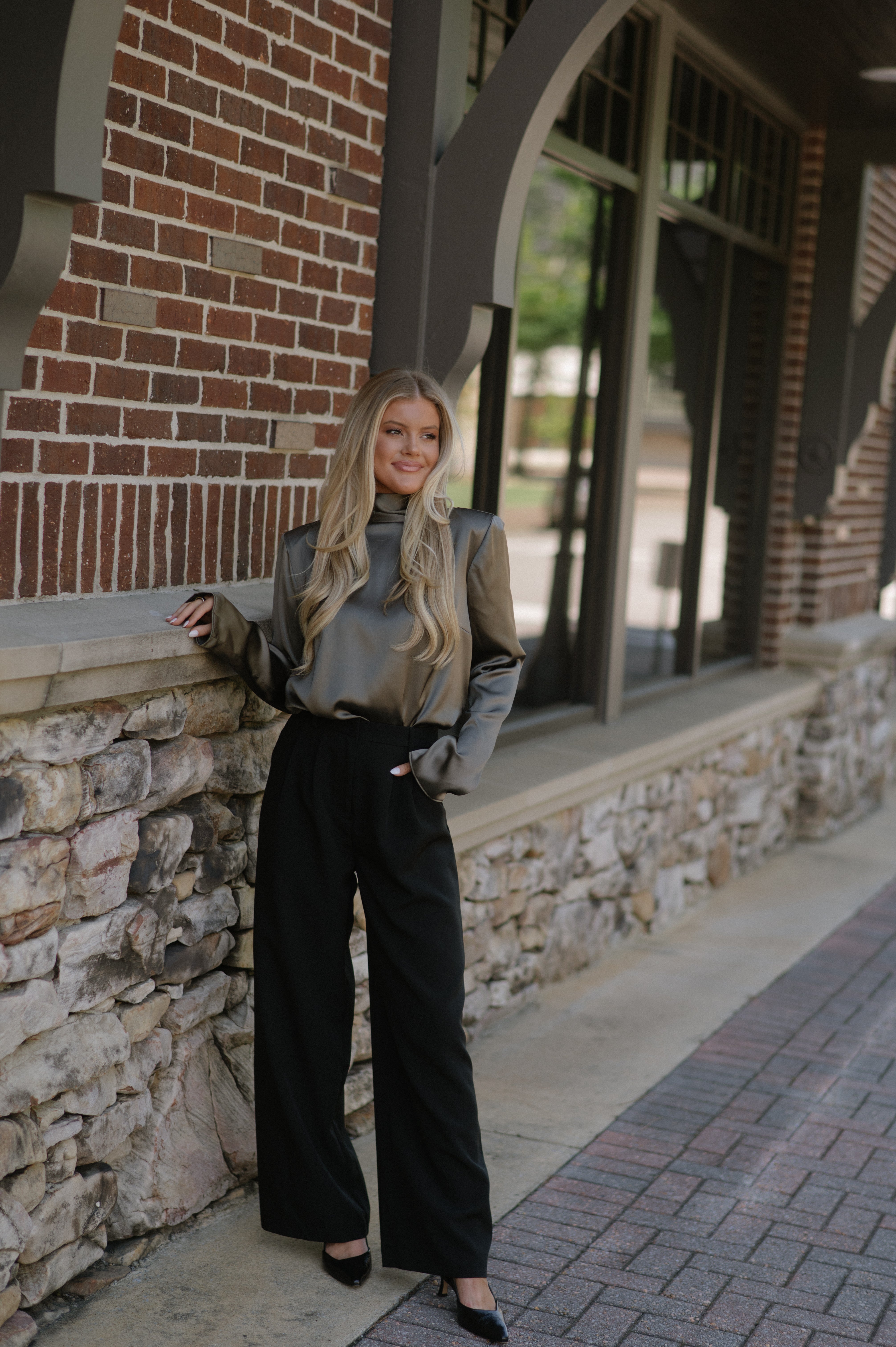 Solid Pleated Slacks-Black