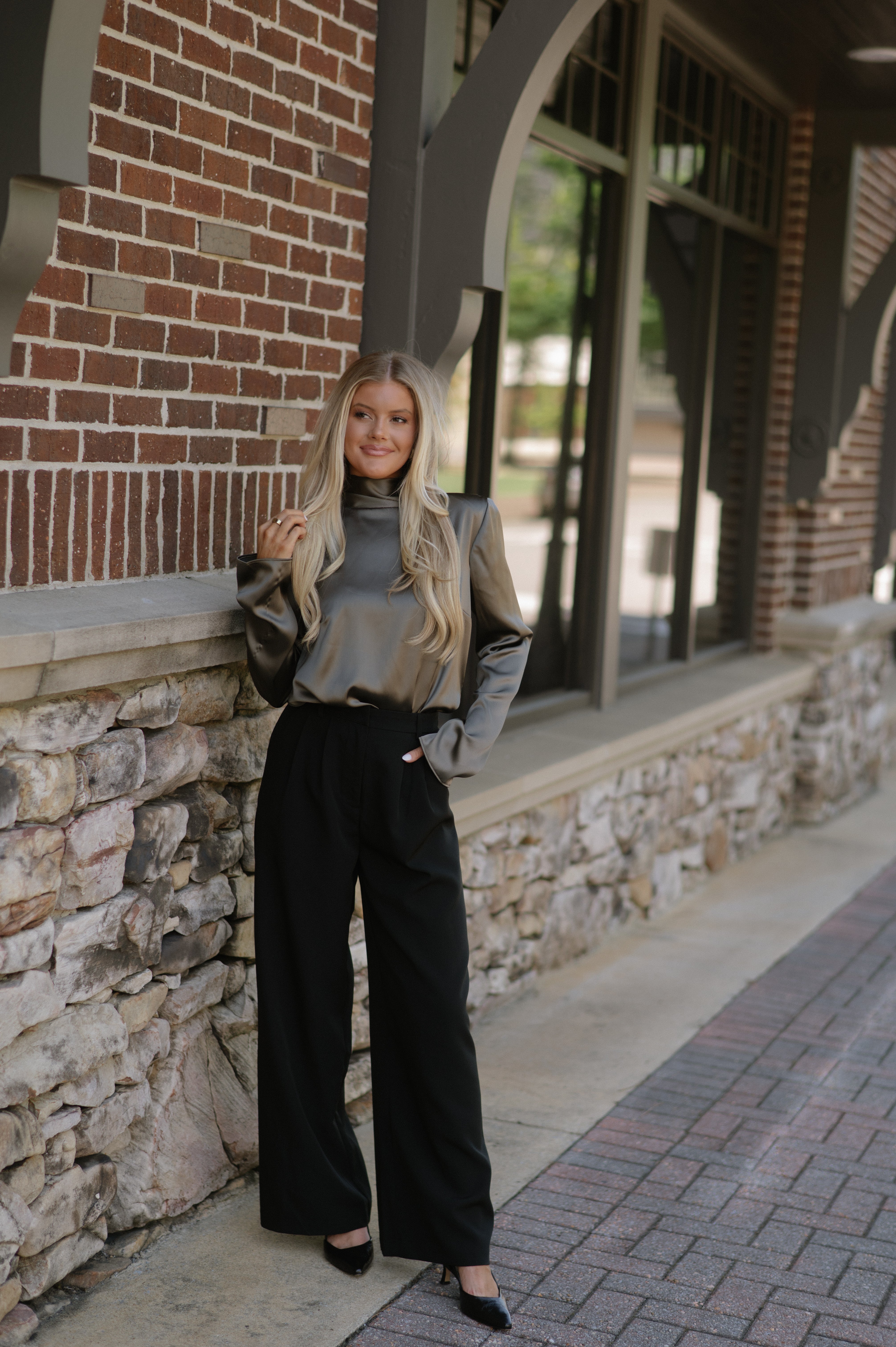 Solid Pleated Slacks-Black