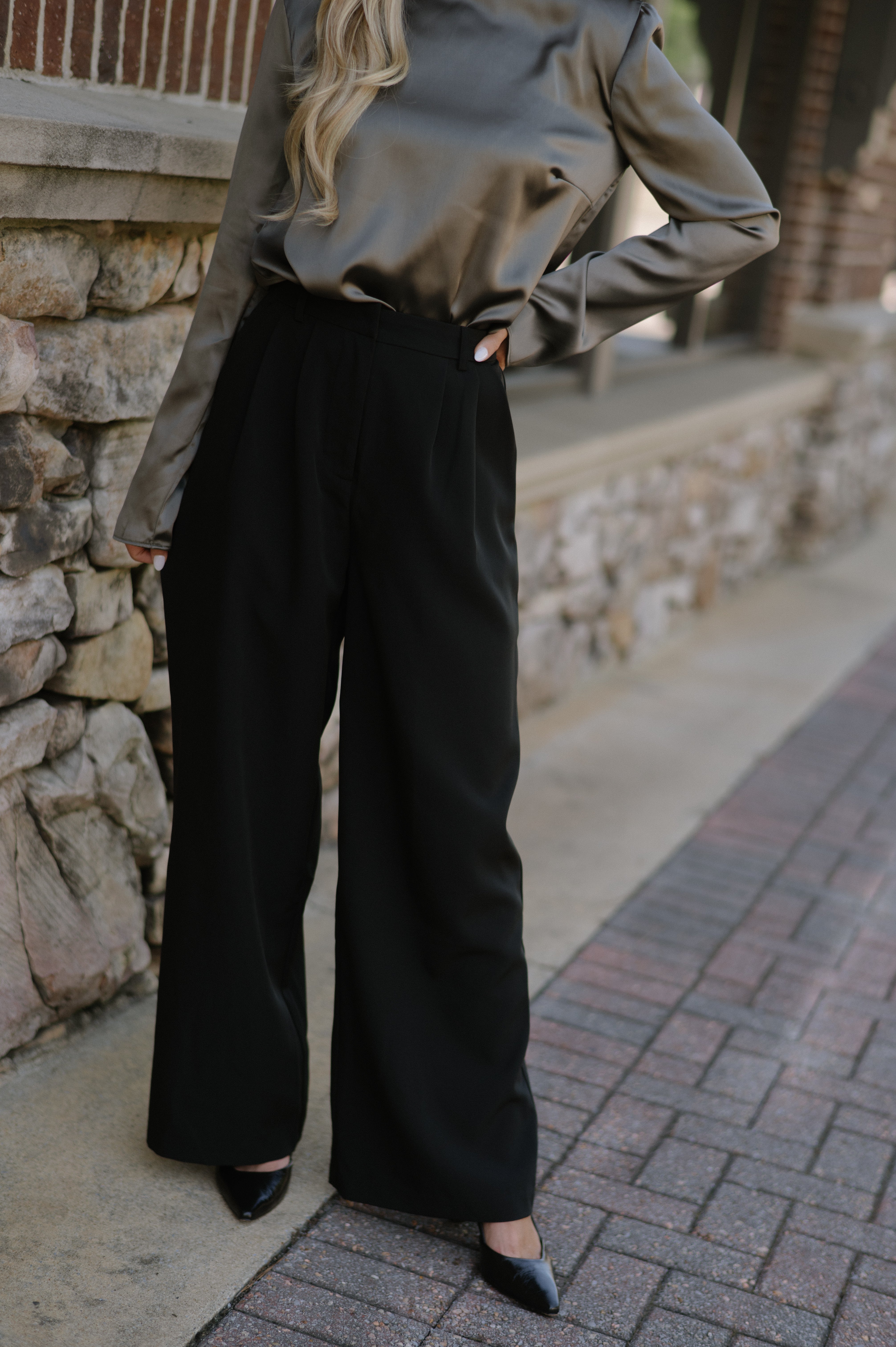 Solid Pleated Slacks-Black