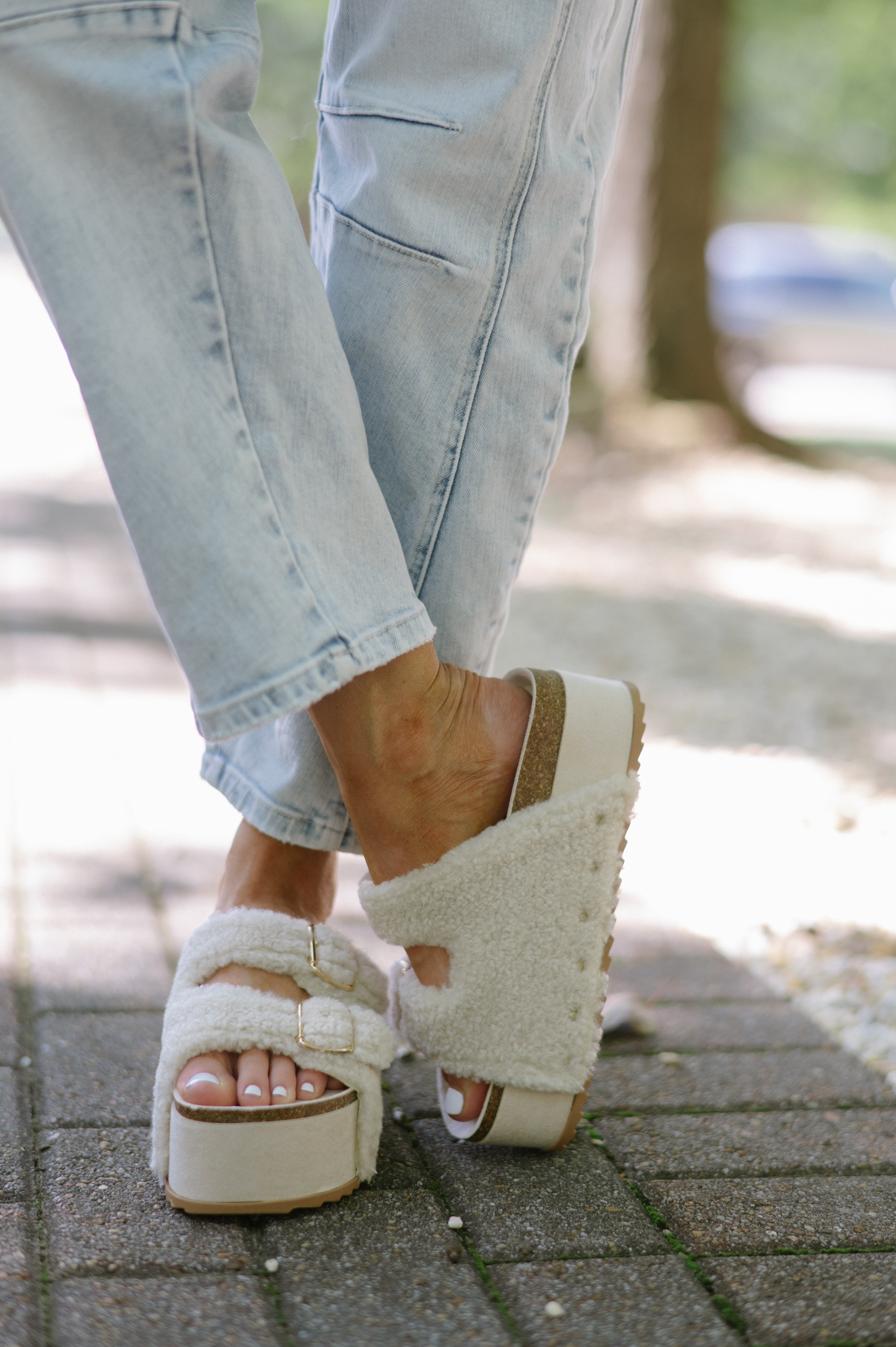 Blowout Platform-Ivory Fur