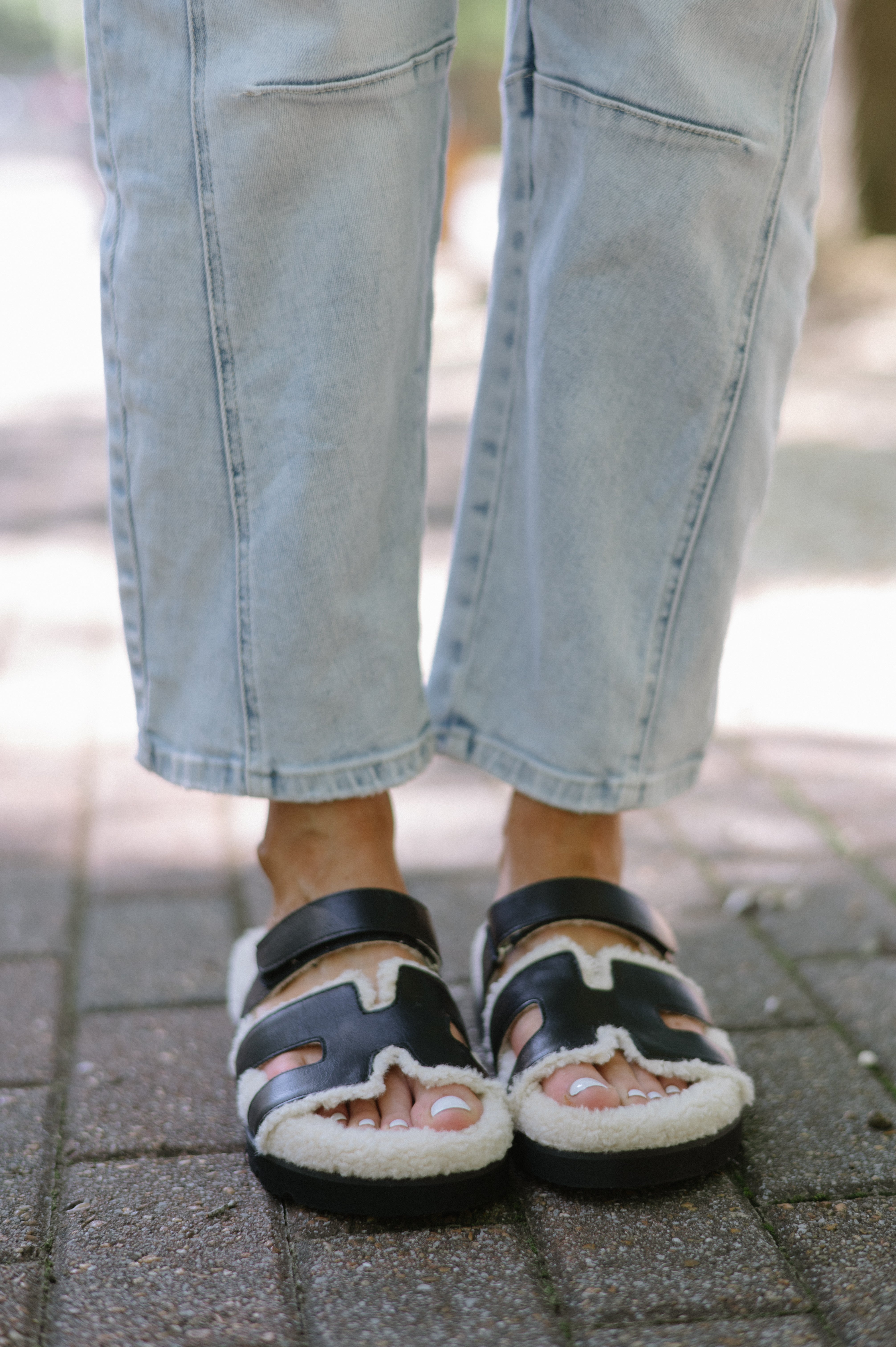 Alpine Sherpa Slippers-Black