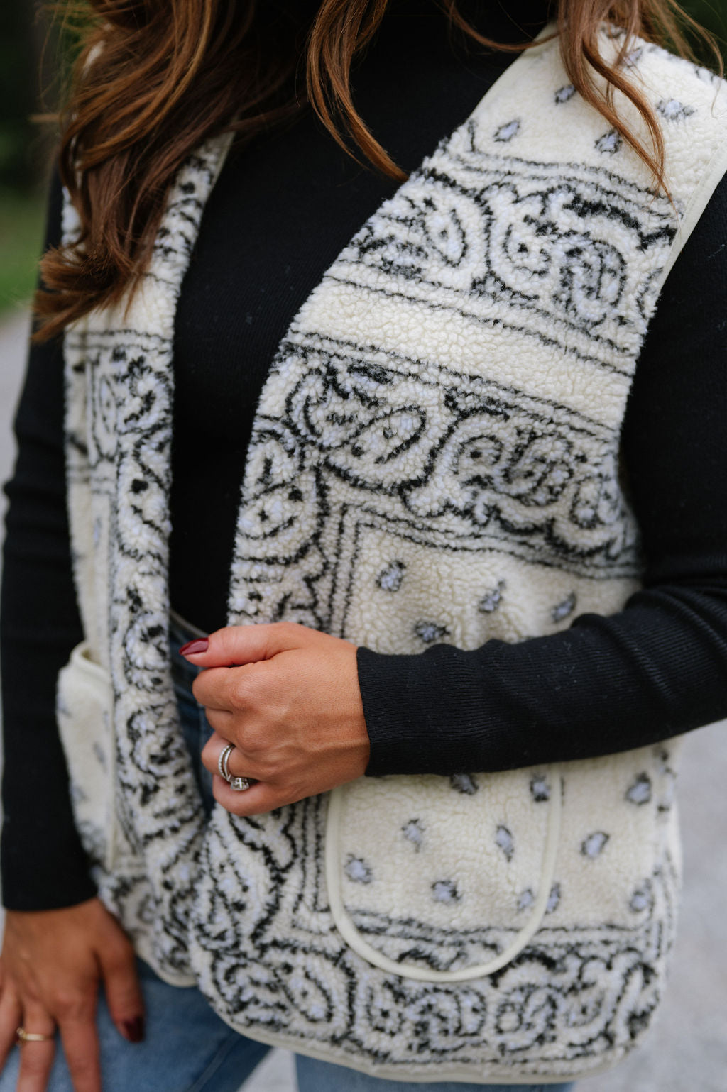 Paisley Print Sweater Vest-Cream