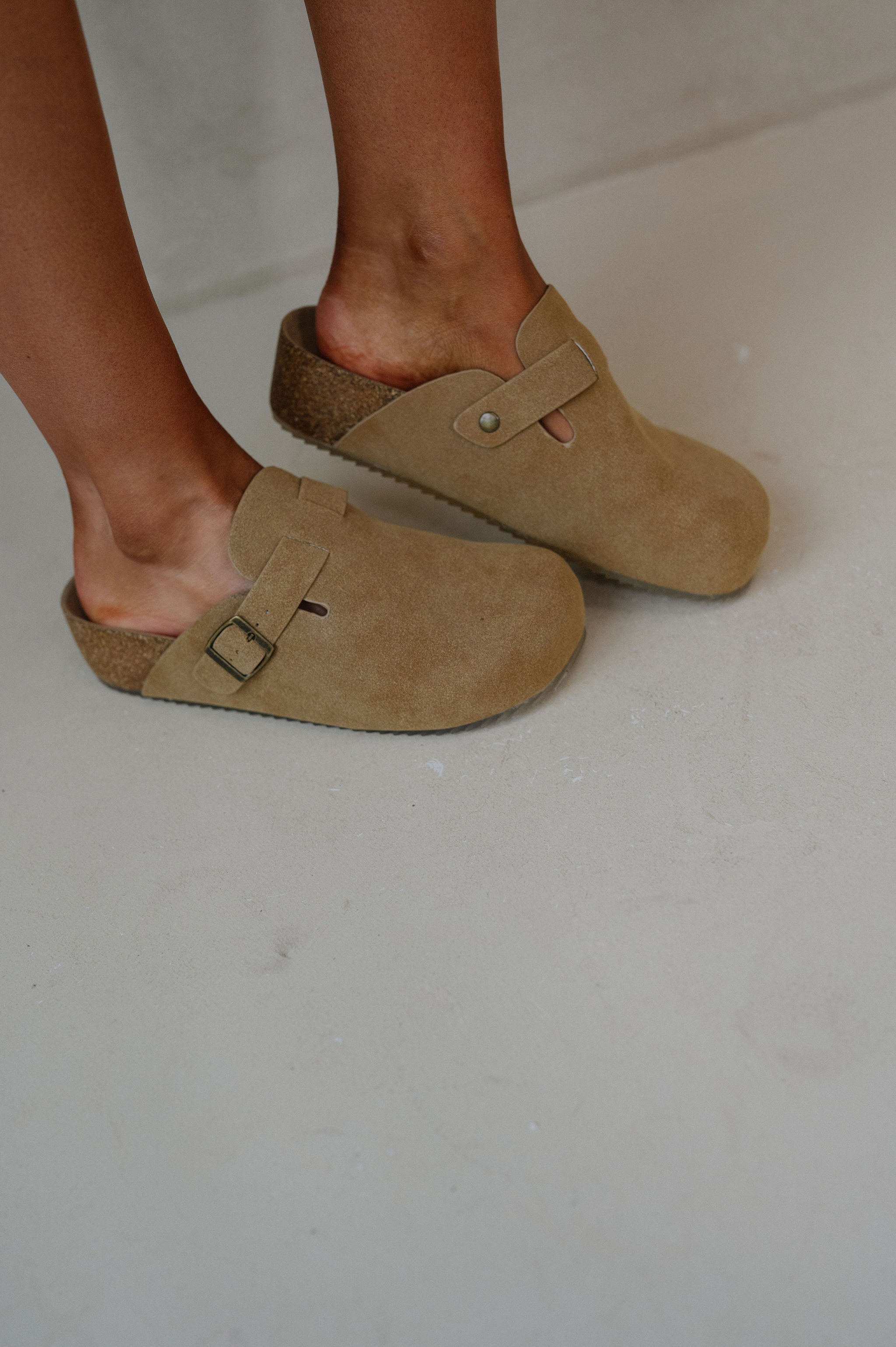 Qwest Clog-Taupe