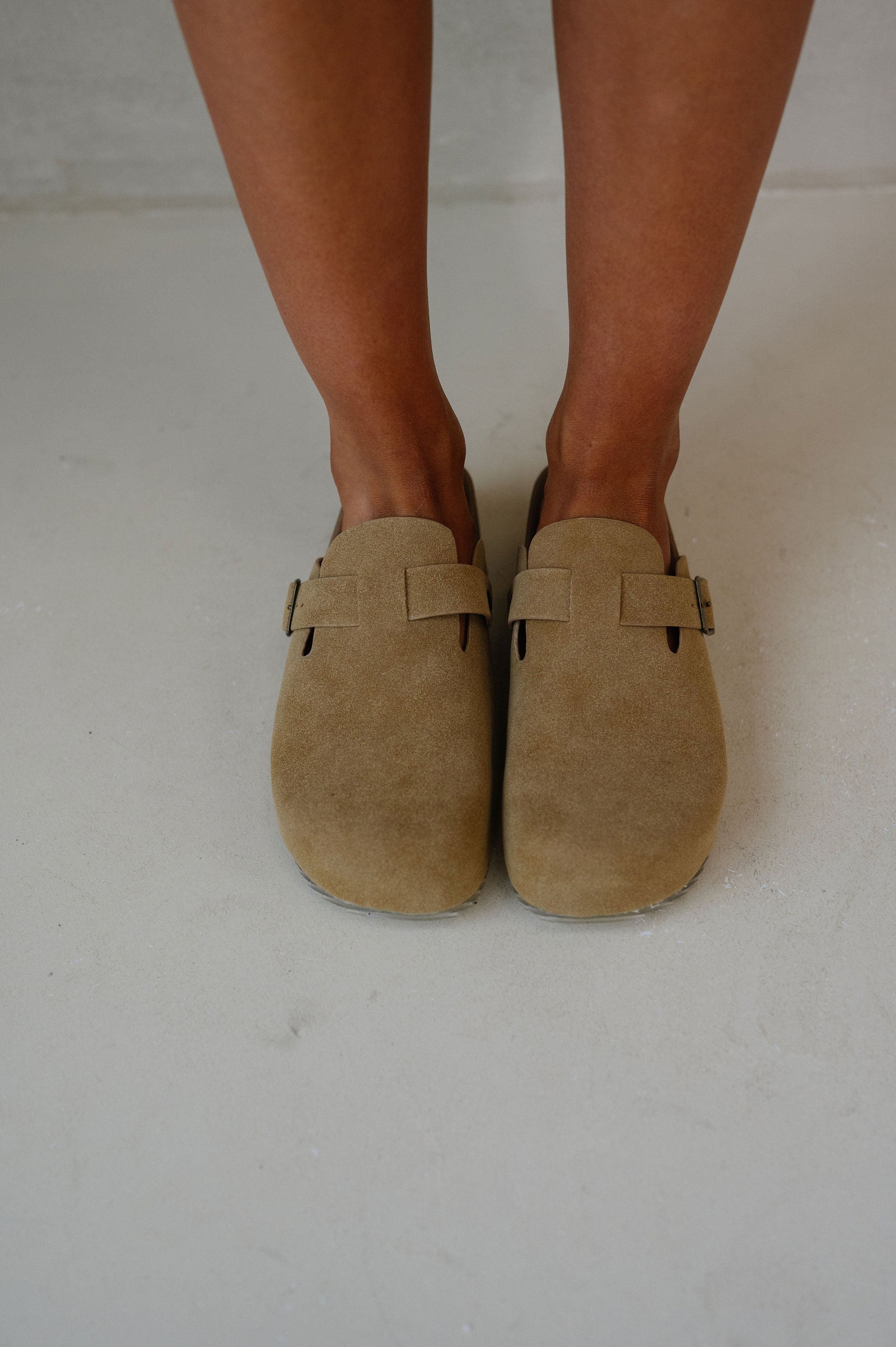 Qwest Clog-Taupe