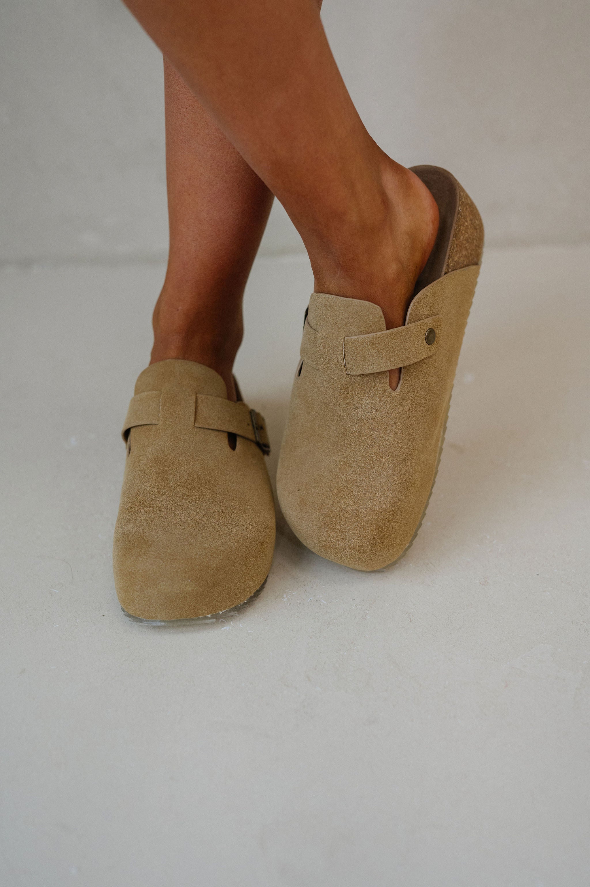 Qwest Clog-Taupe