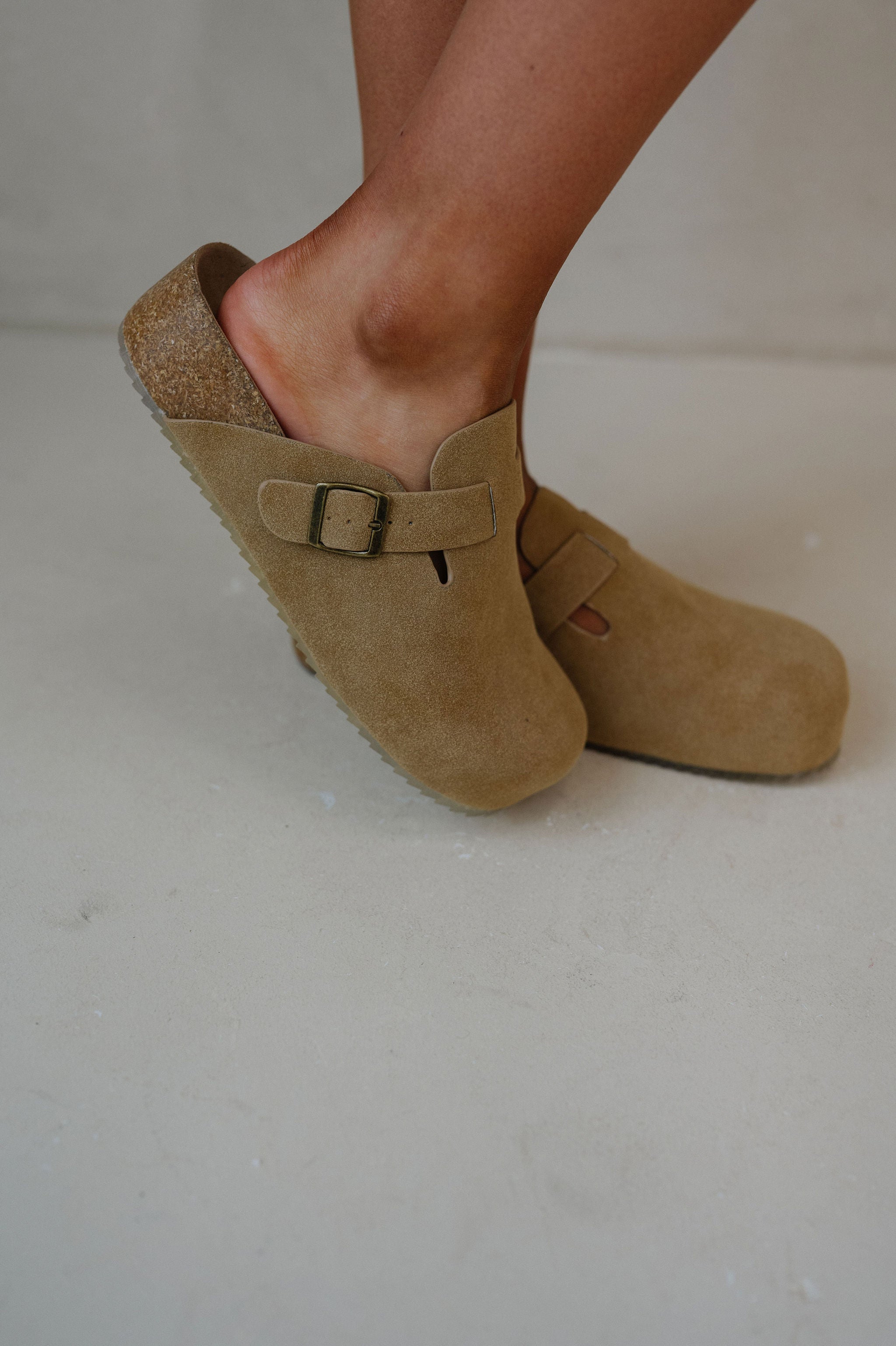 Qwest Clog-Taupe