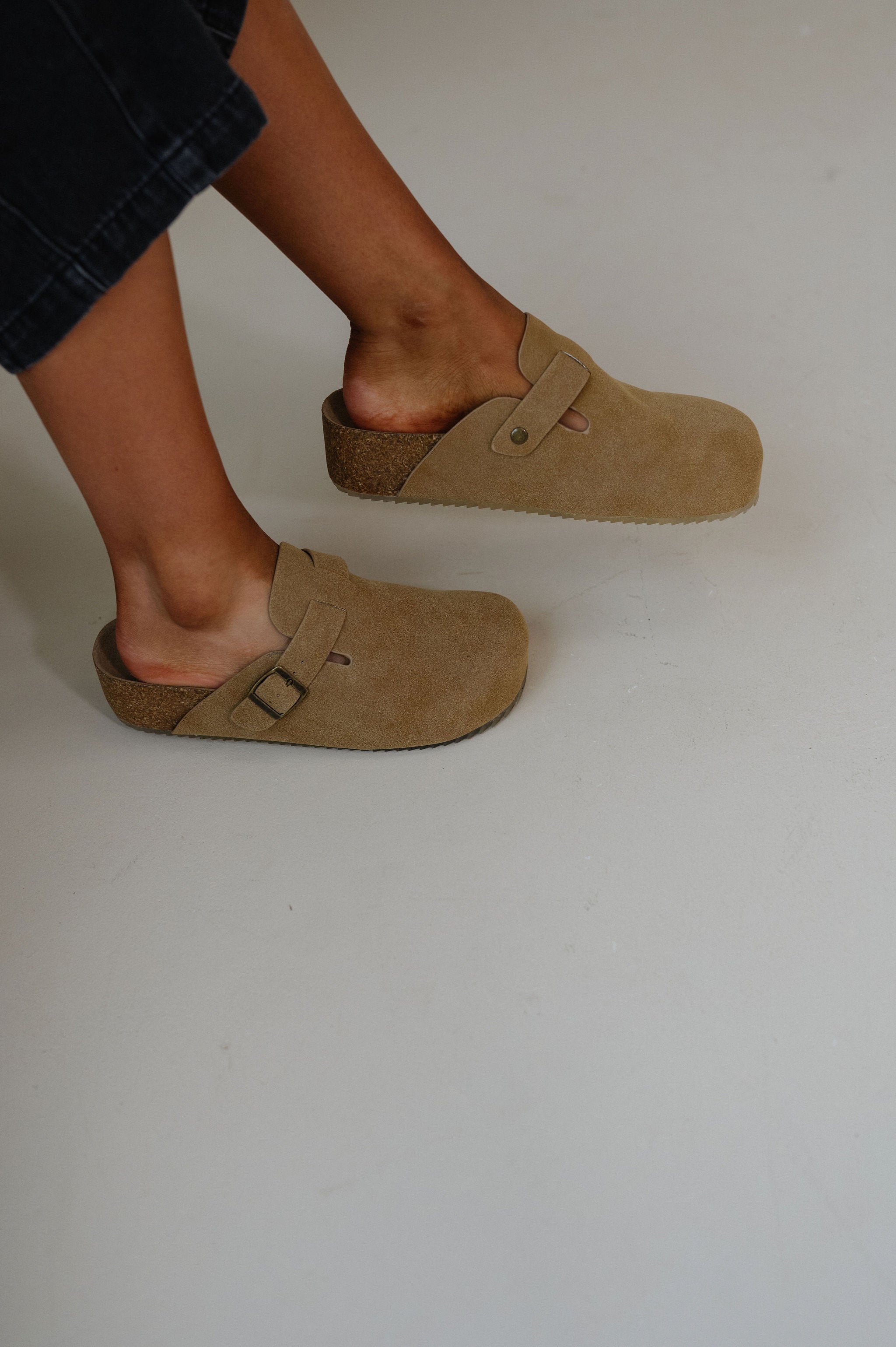 Qwest Clog-Taupe