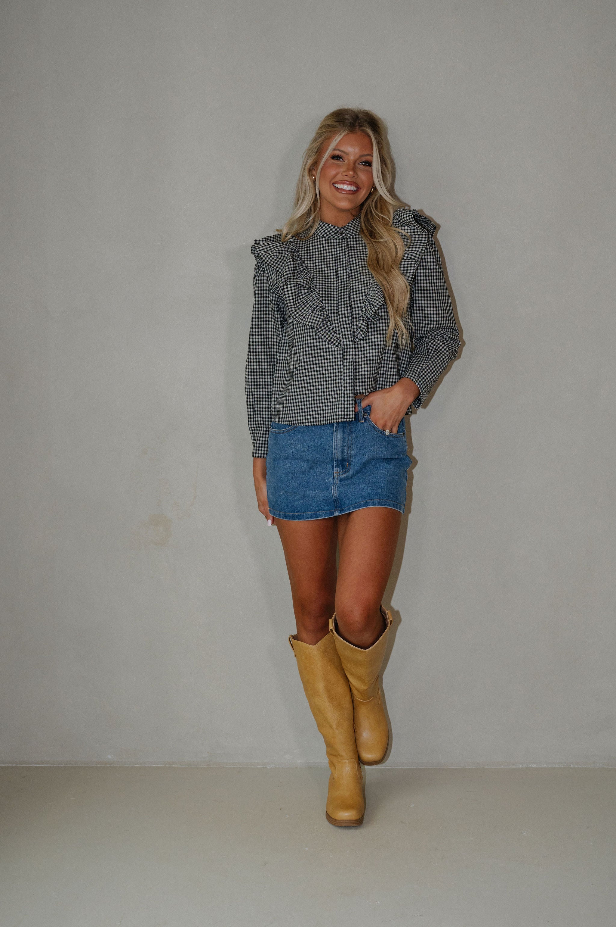 Akira Gingham Top-Black/Light Taupe