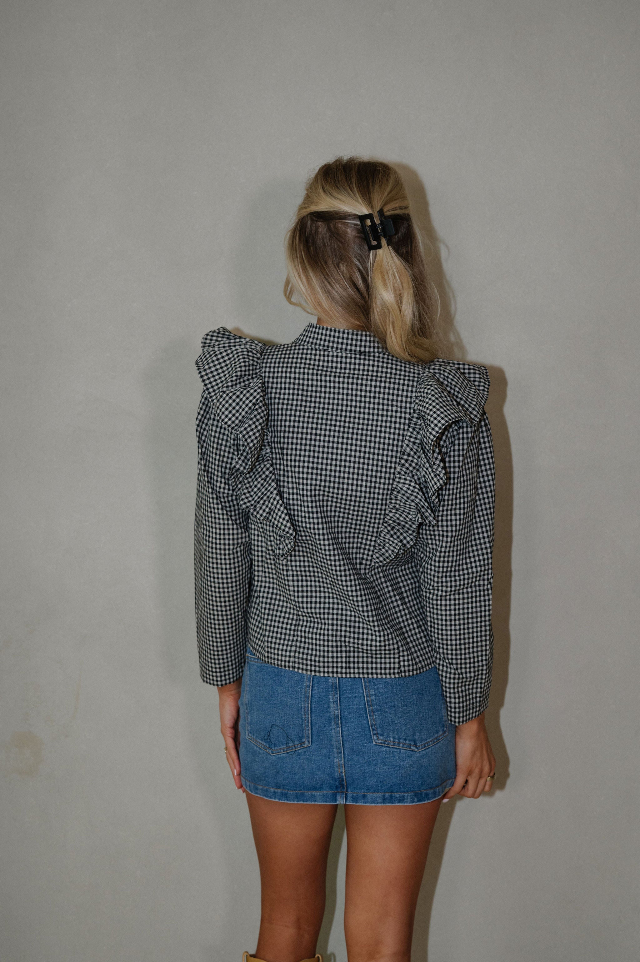Akira Gingham Top-Black/Light Taupe