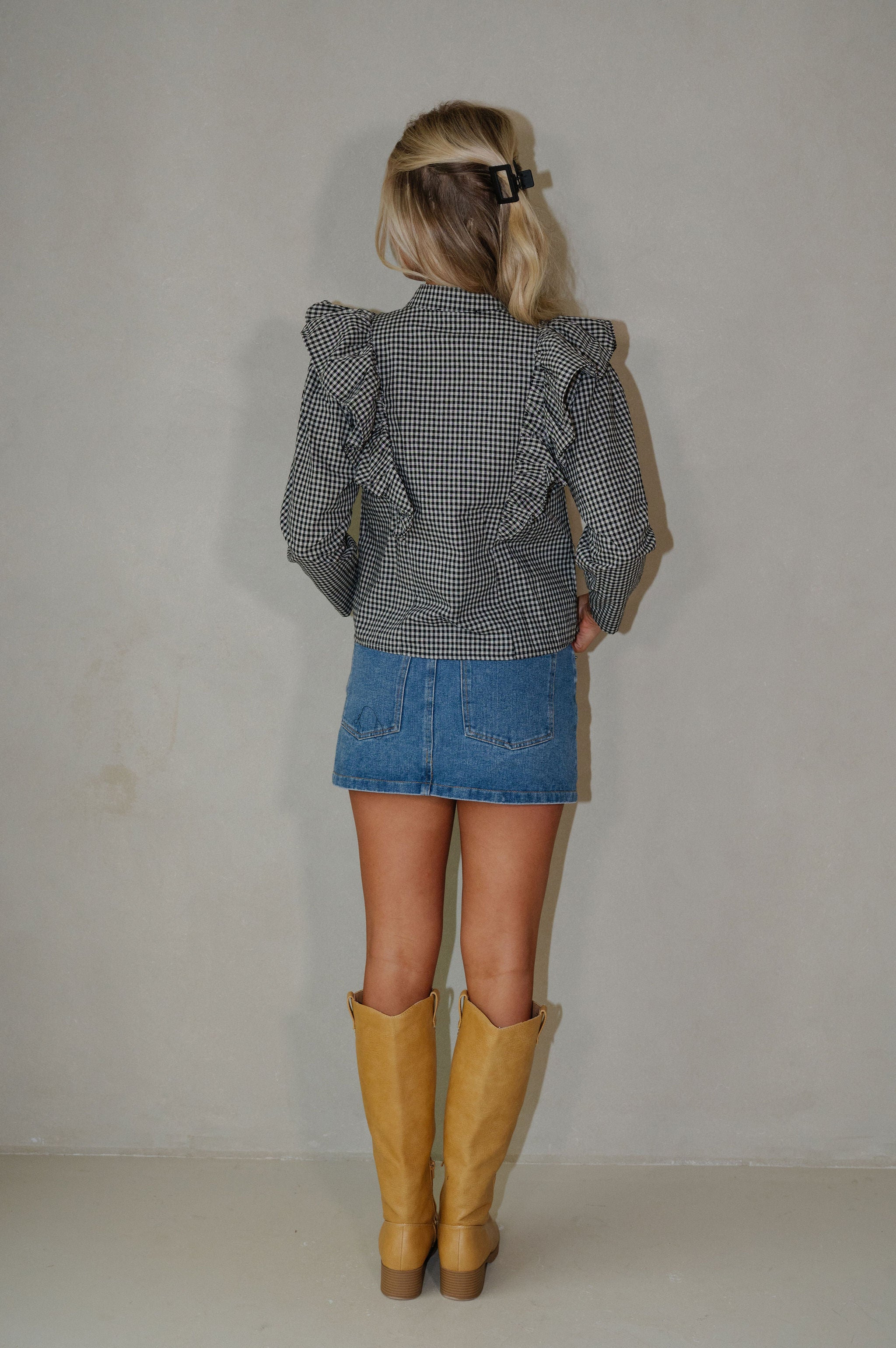Akira Gingham Top-Black/Light Taupe