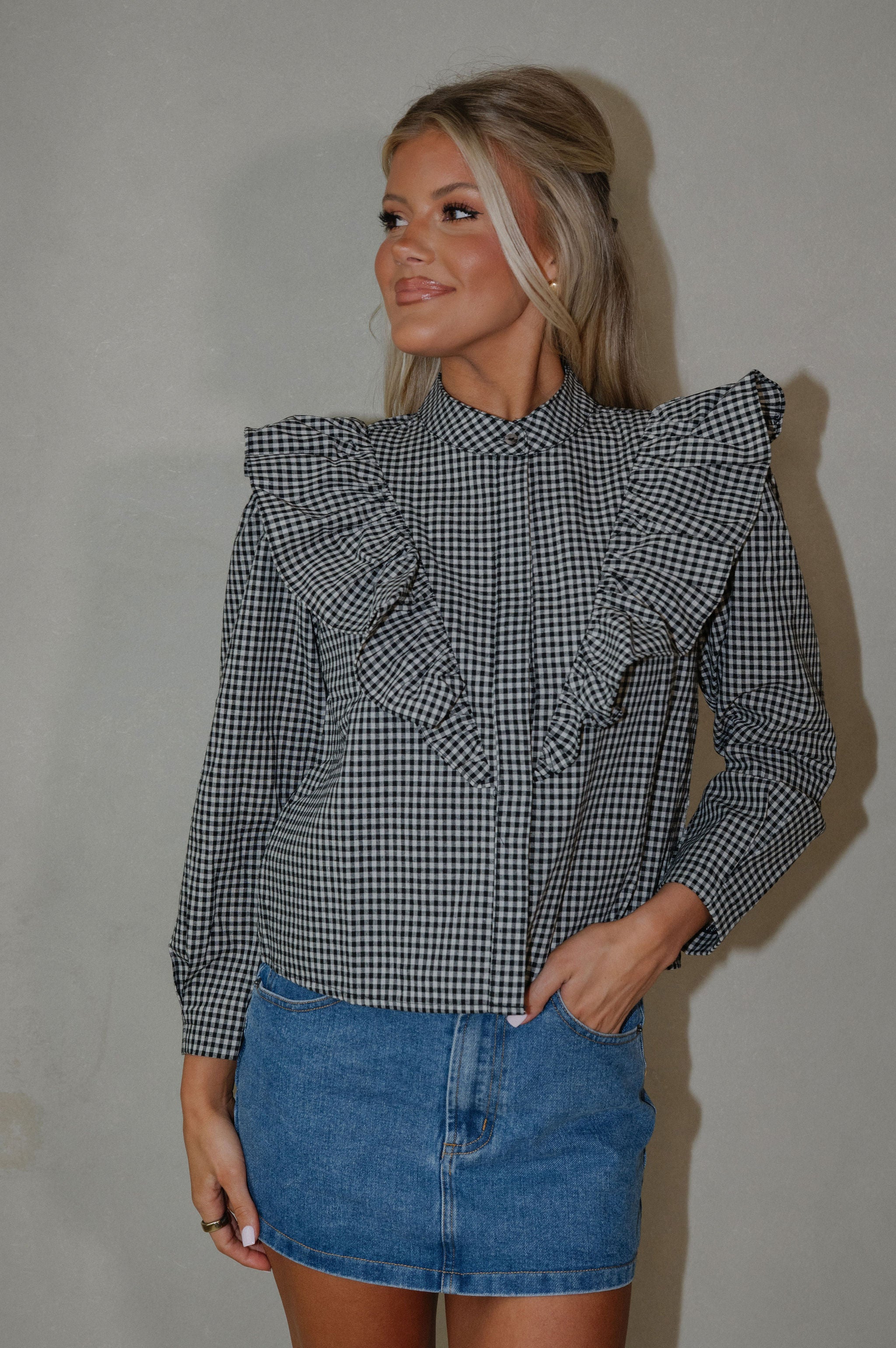 Akira Gingham Top-Black/Light Taupe