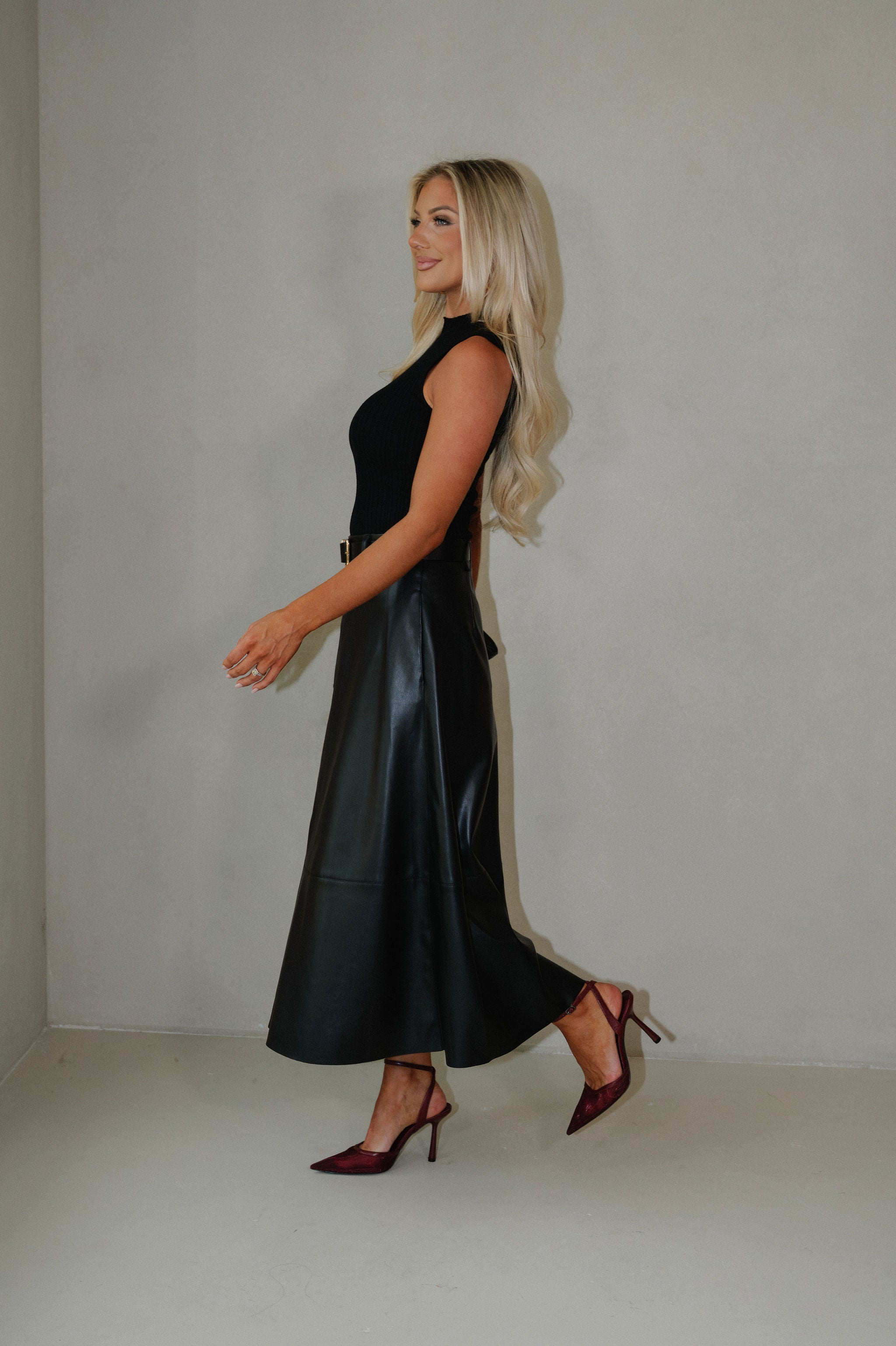 Annabelle Sleeveless Sweater-Black