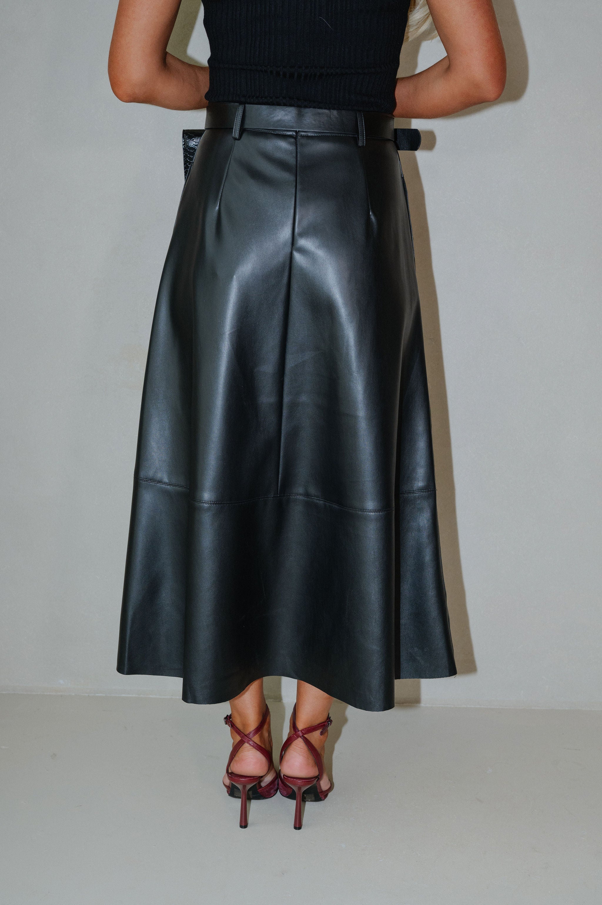 Belted Flare Cut Edge Skirt-Black