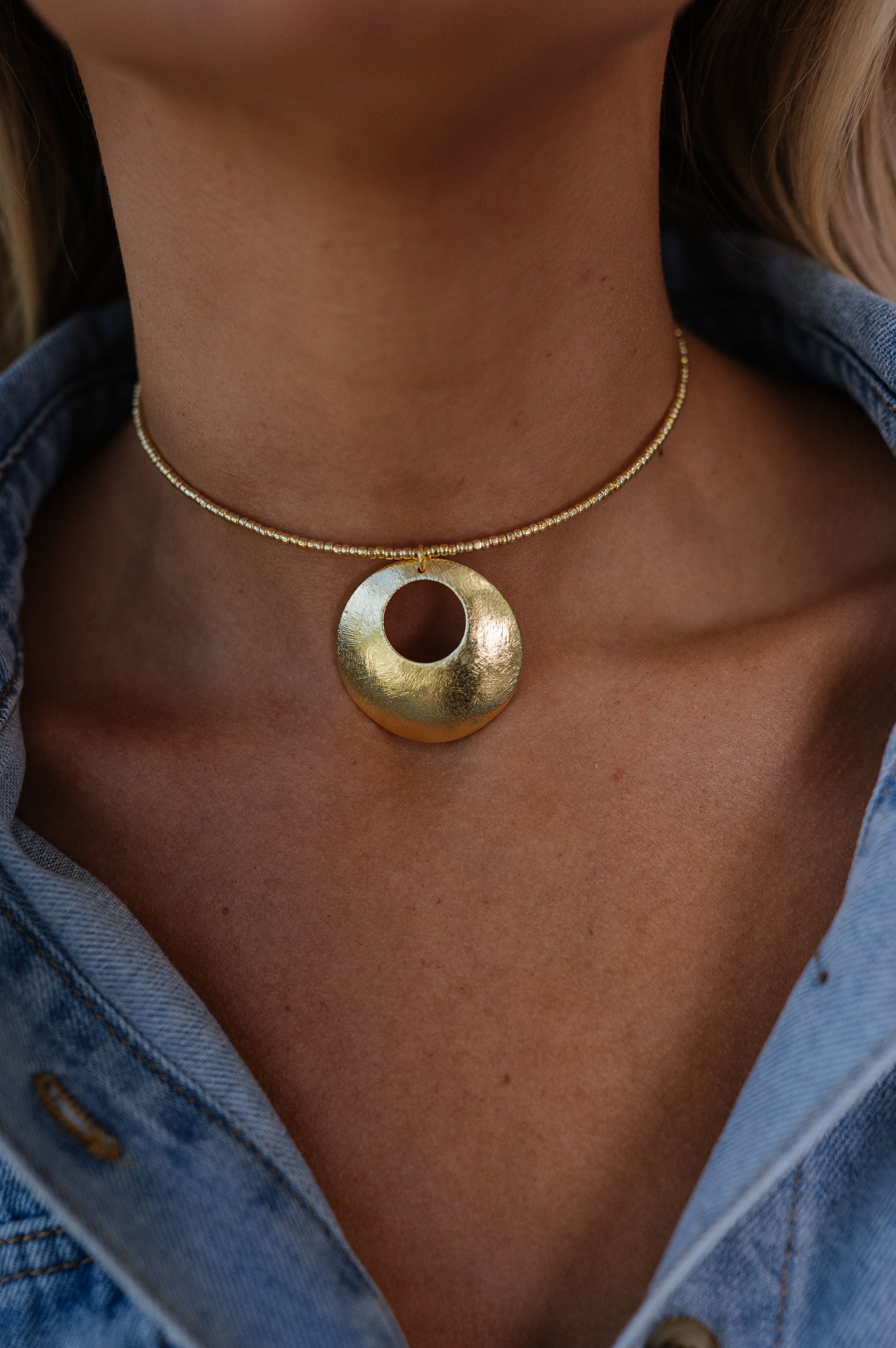 Hoop Pendant Choker-Gold