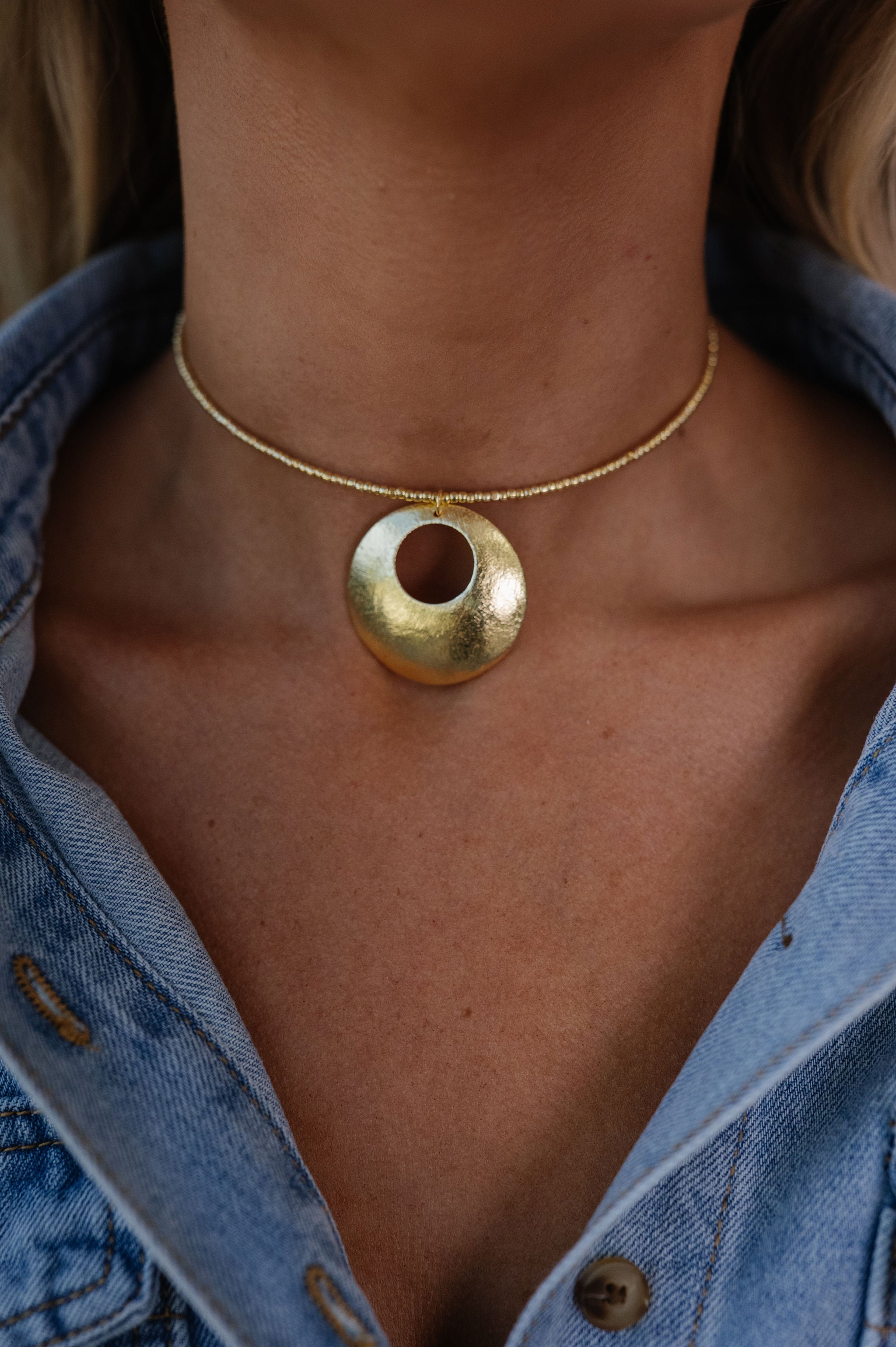Hoop Pendant Choker-Gold