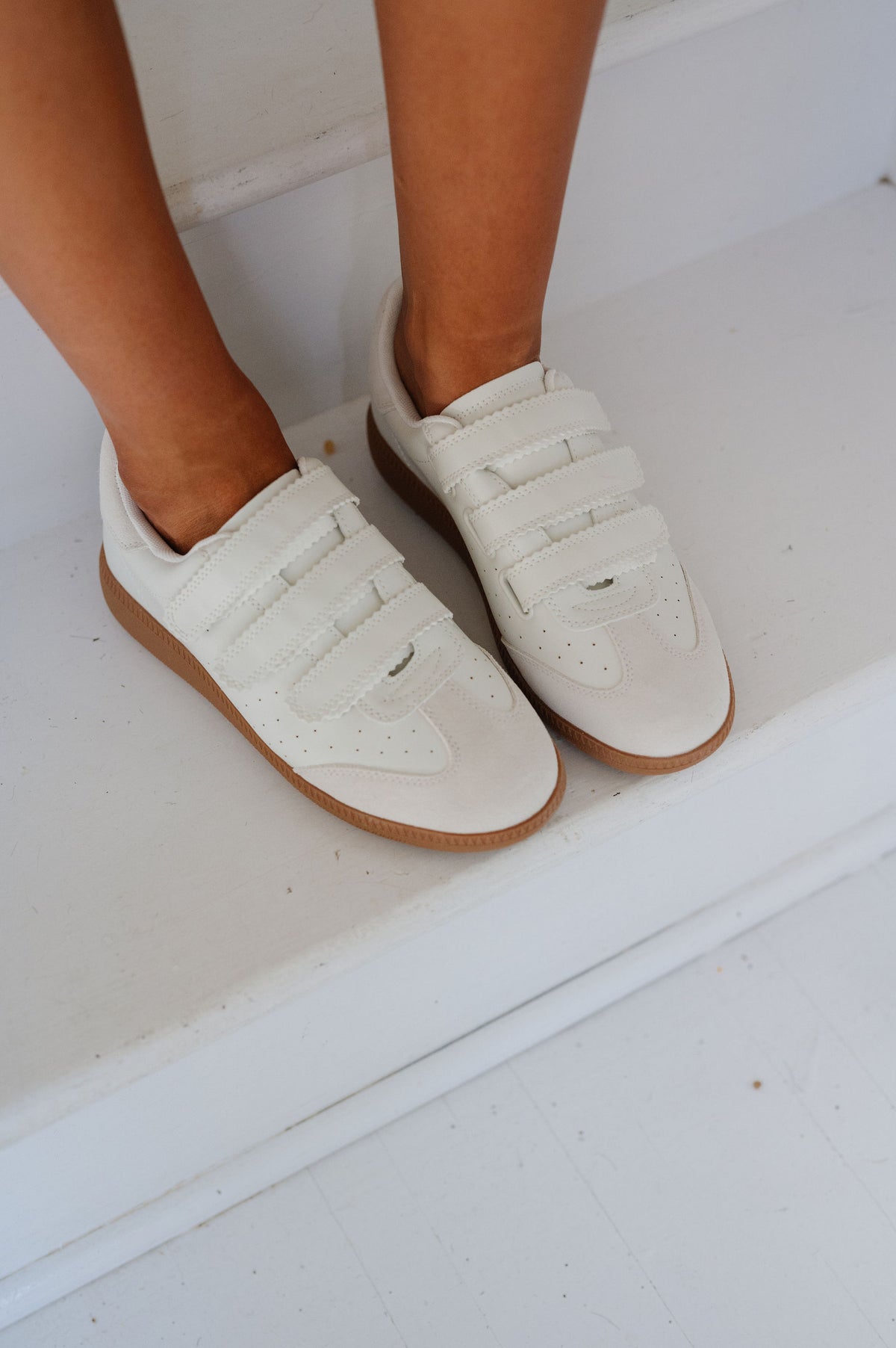 Momentum Sneakers- White