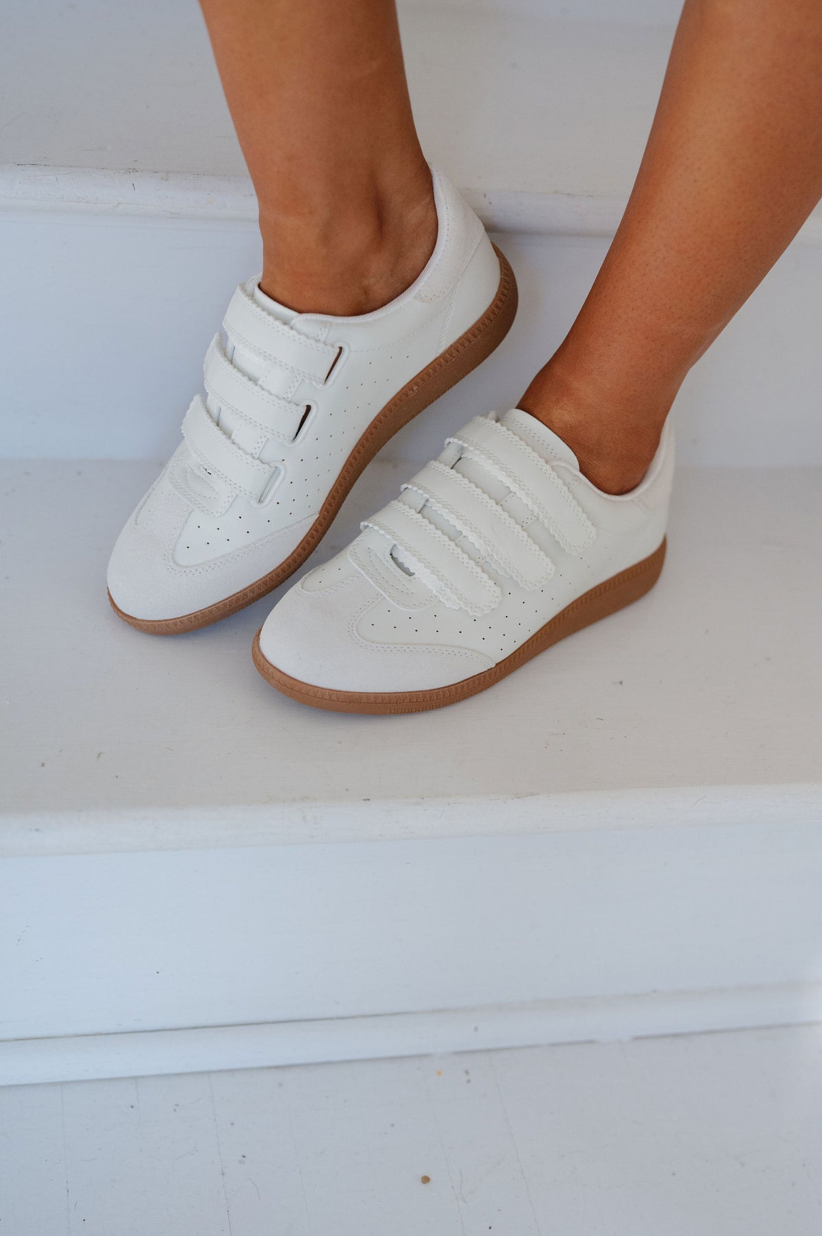 Momentum Sneakers- White