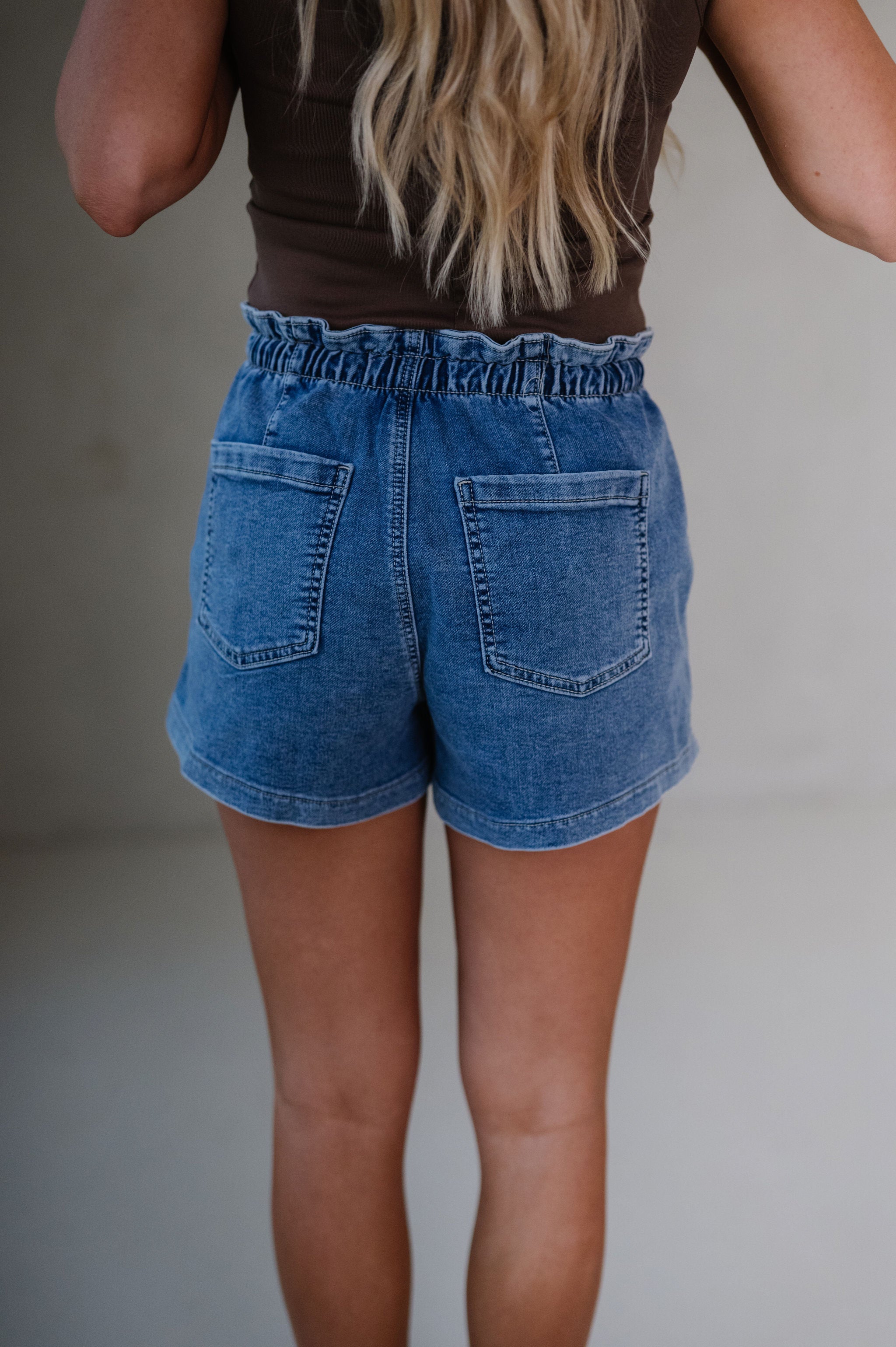 Ellie Patch Pocket Short-Medium Denim