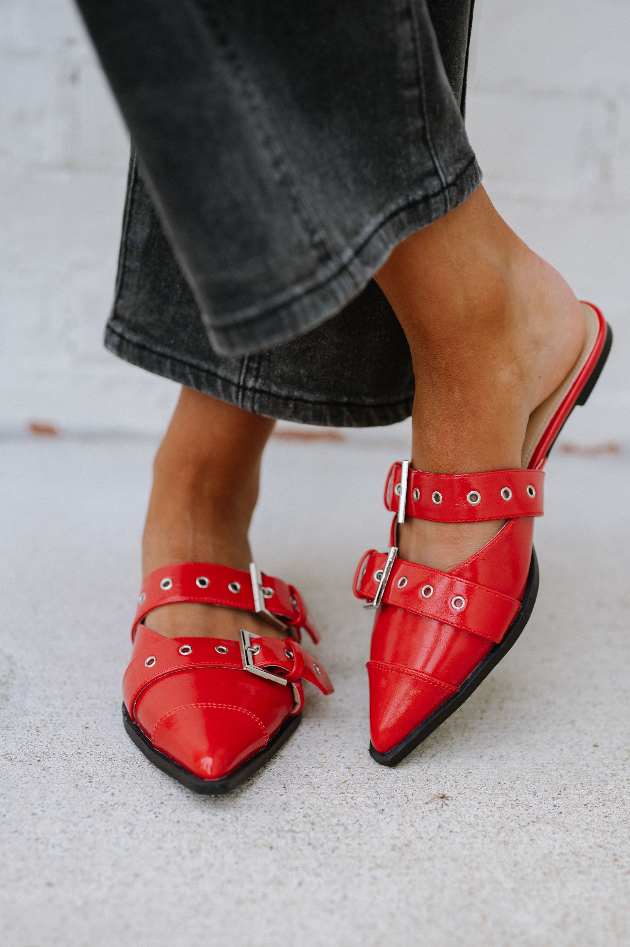 Swirl Buckle Flat-Red