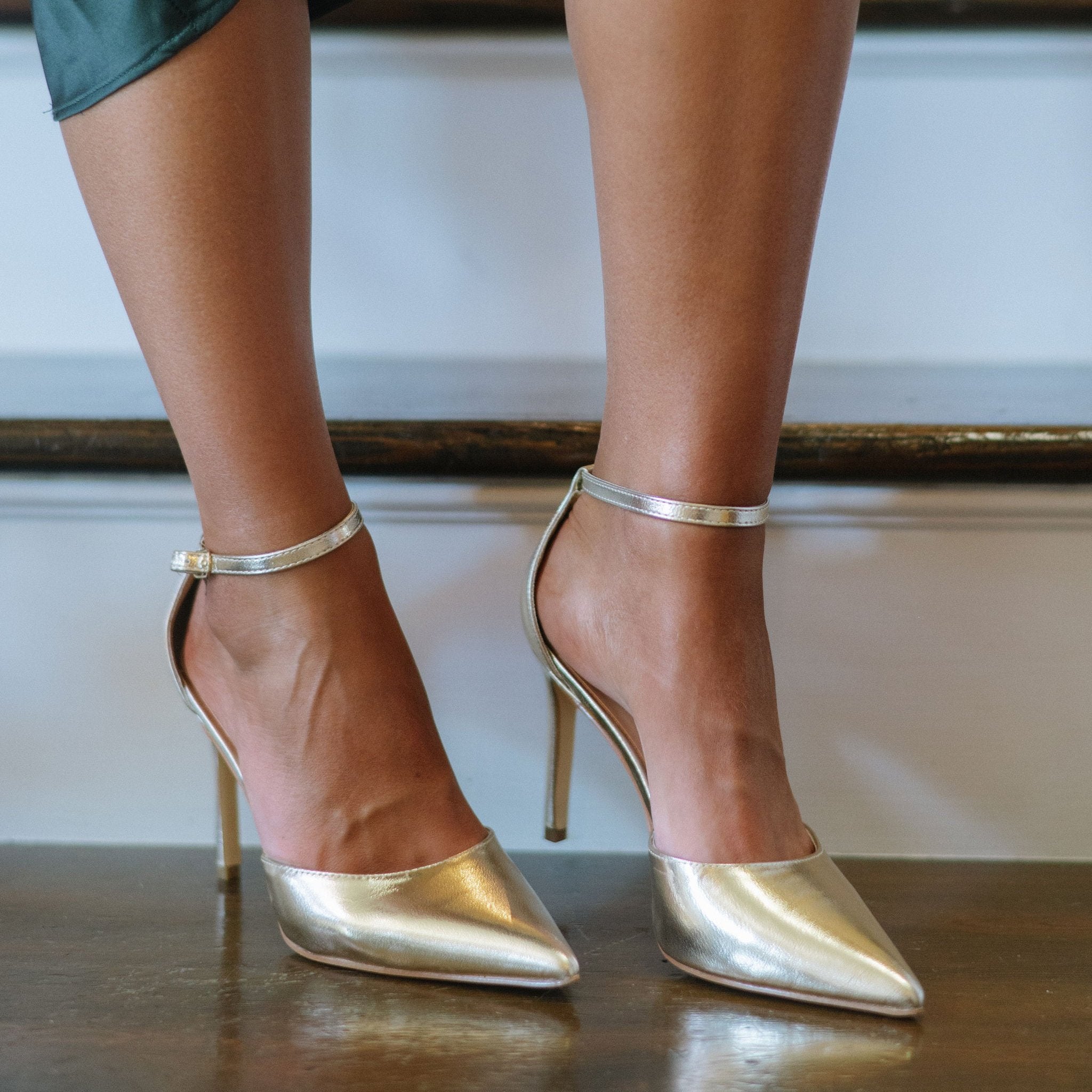 Neroli Pumps- Gold