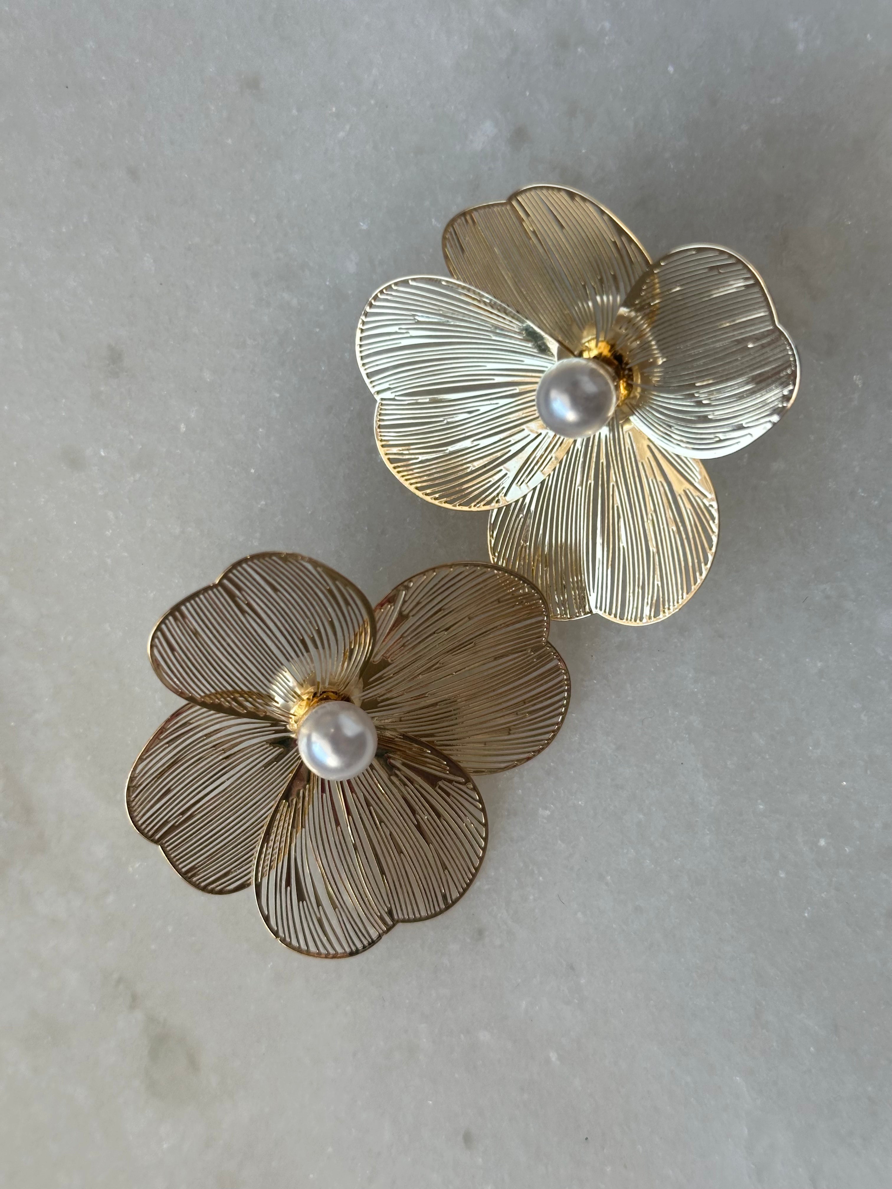 Fan Flower Pearl Earring