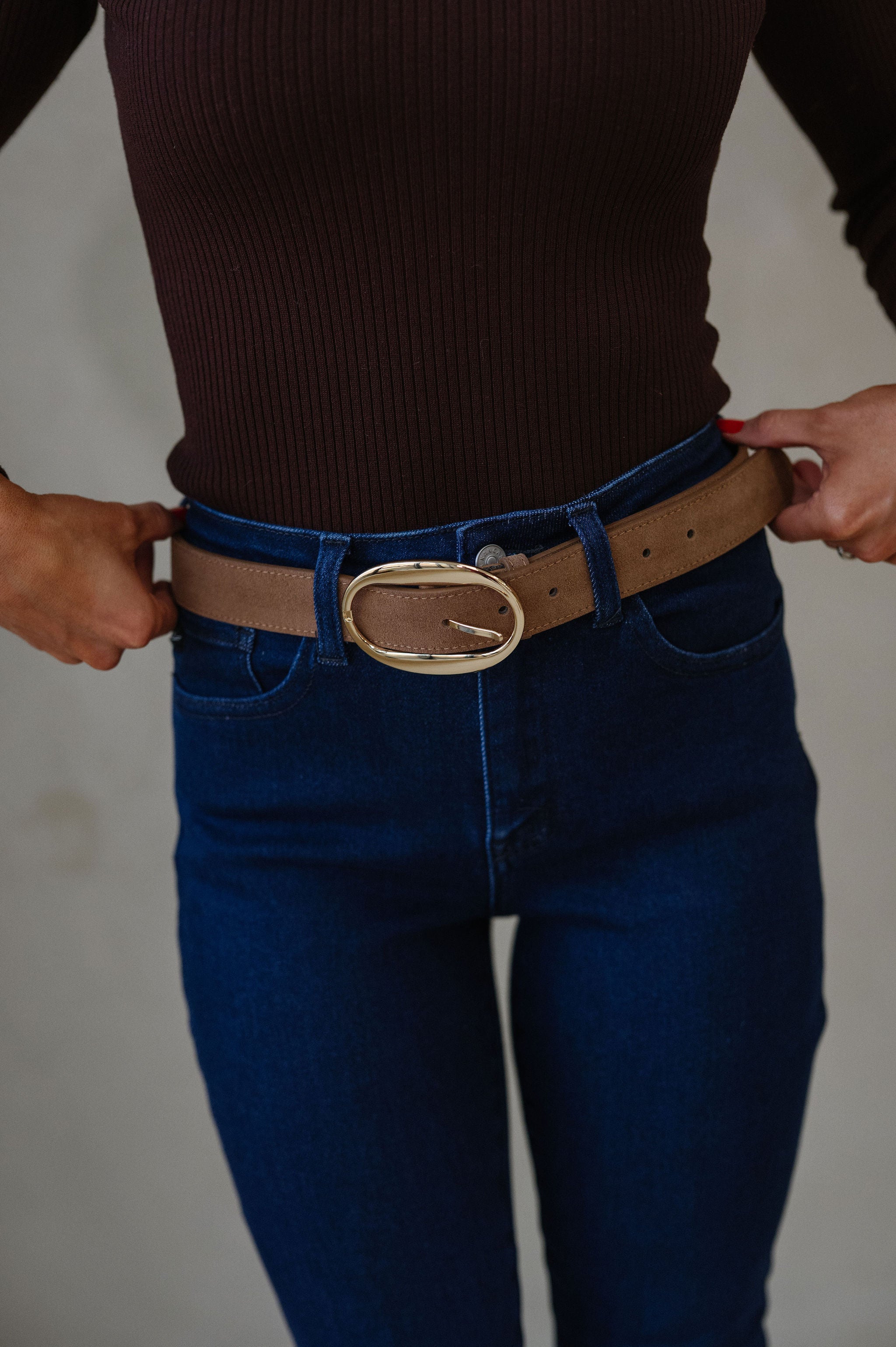 Oval Buckle Belt-Brown